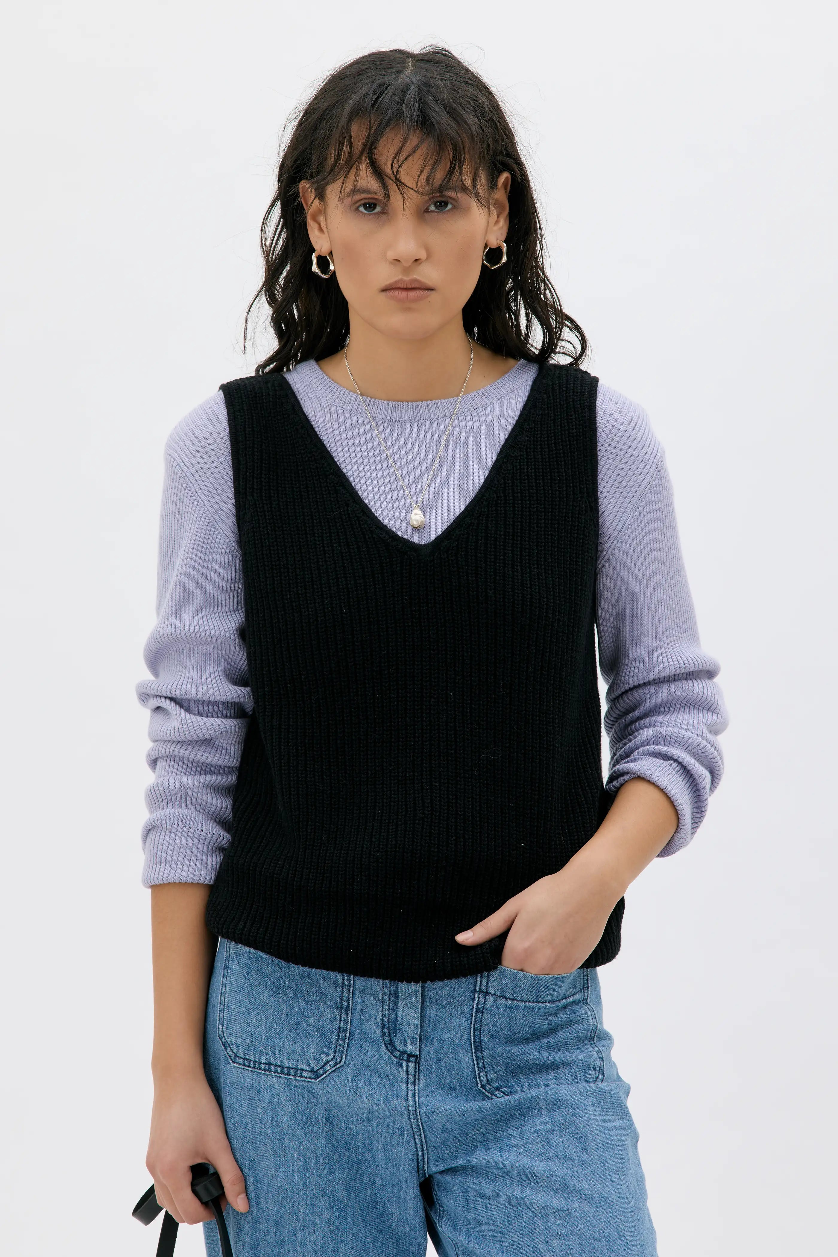 Bray Stickad Topp Med V-Ringning I Ekologisk Hampa Och Pimabomull - Black