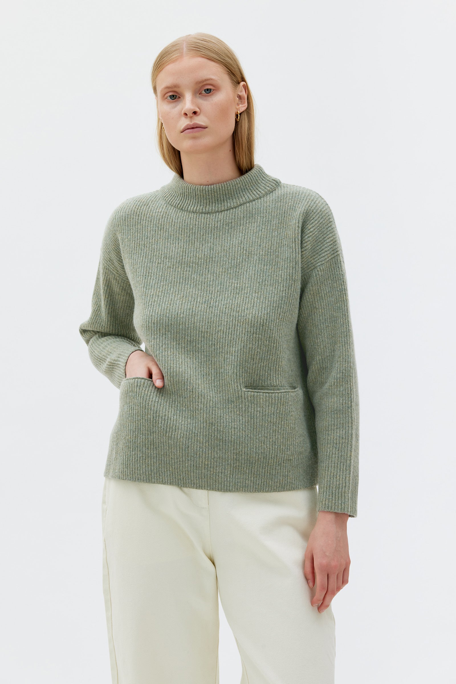 Helga Ribbstickad Ulltröja Med Fickor - Laurel Green Melange
