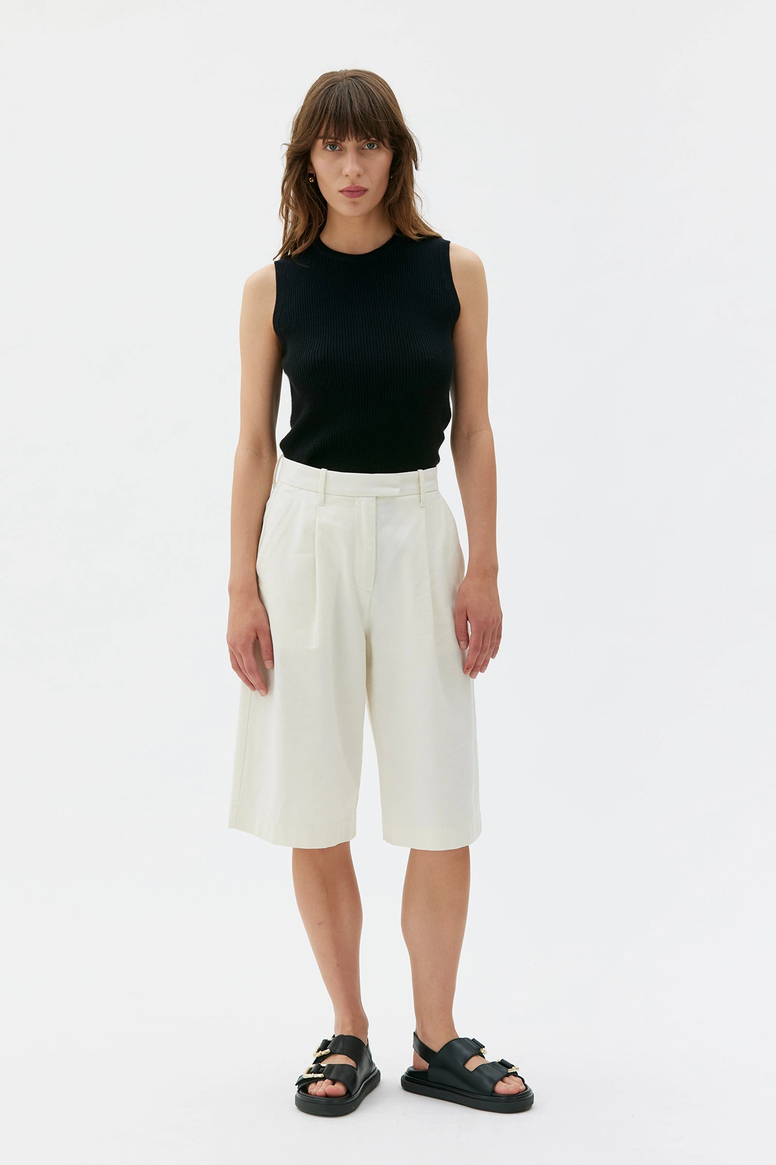 Aura Pleated Shorts In Character Cotton Twill – Cream White