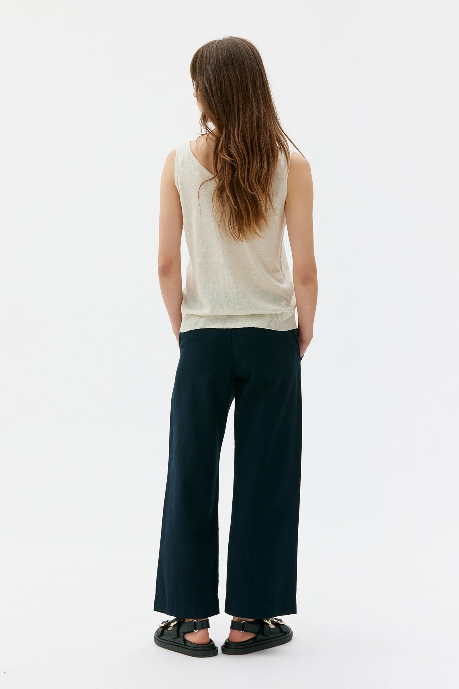 Cassia Ärmlös Topp I Silke Och Lin – Cream White