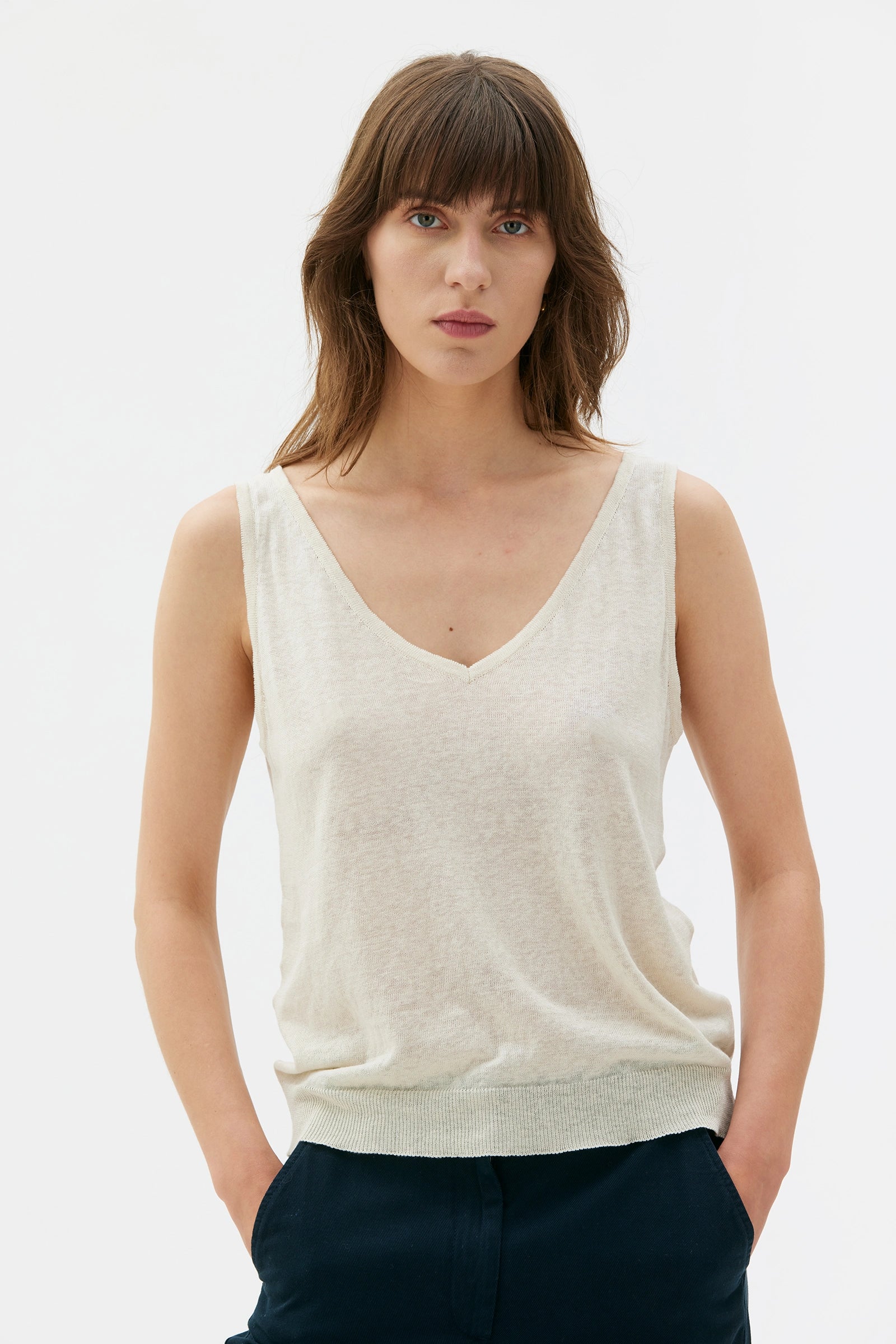 Cassia Ärmlös Topp I Silke Och Lin – Cream White
