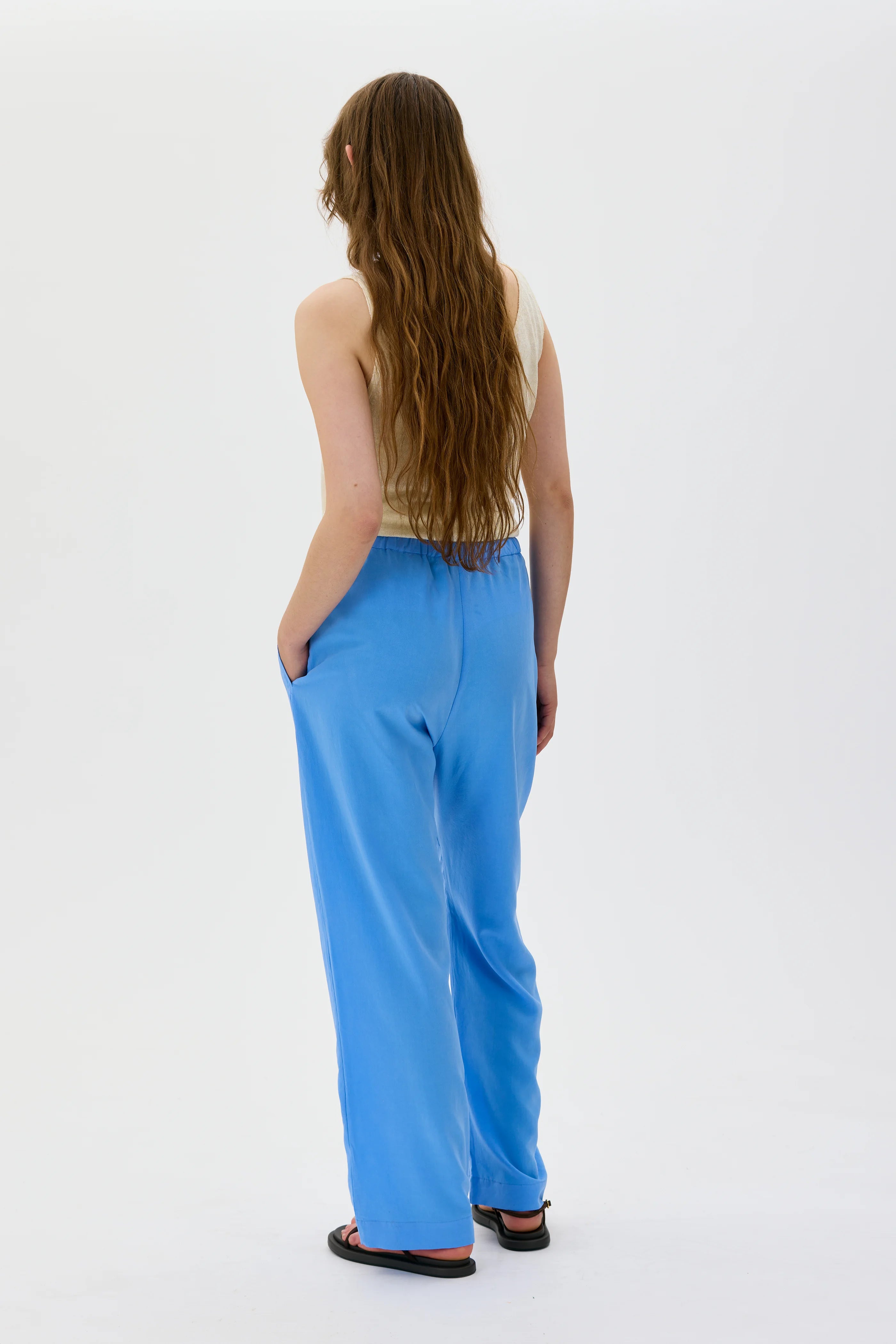 Delia Silk Linen Top - White
Delia topp i Silke och Lin - Vit