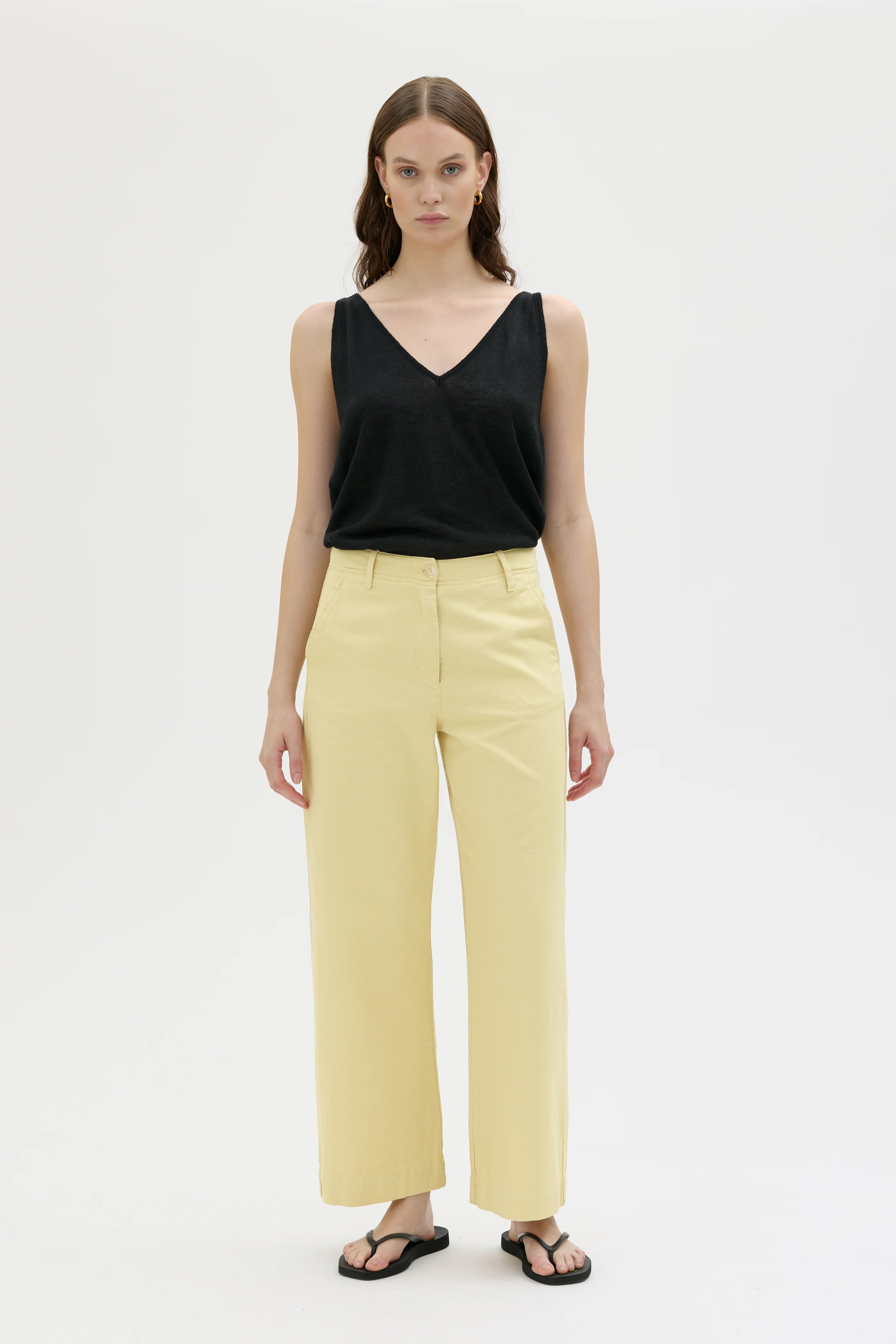 Laila Recyled Cotton Trousers – Sulphur Yellow
Laila byxor i återvunnen bomull - gul