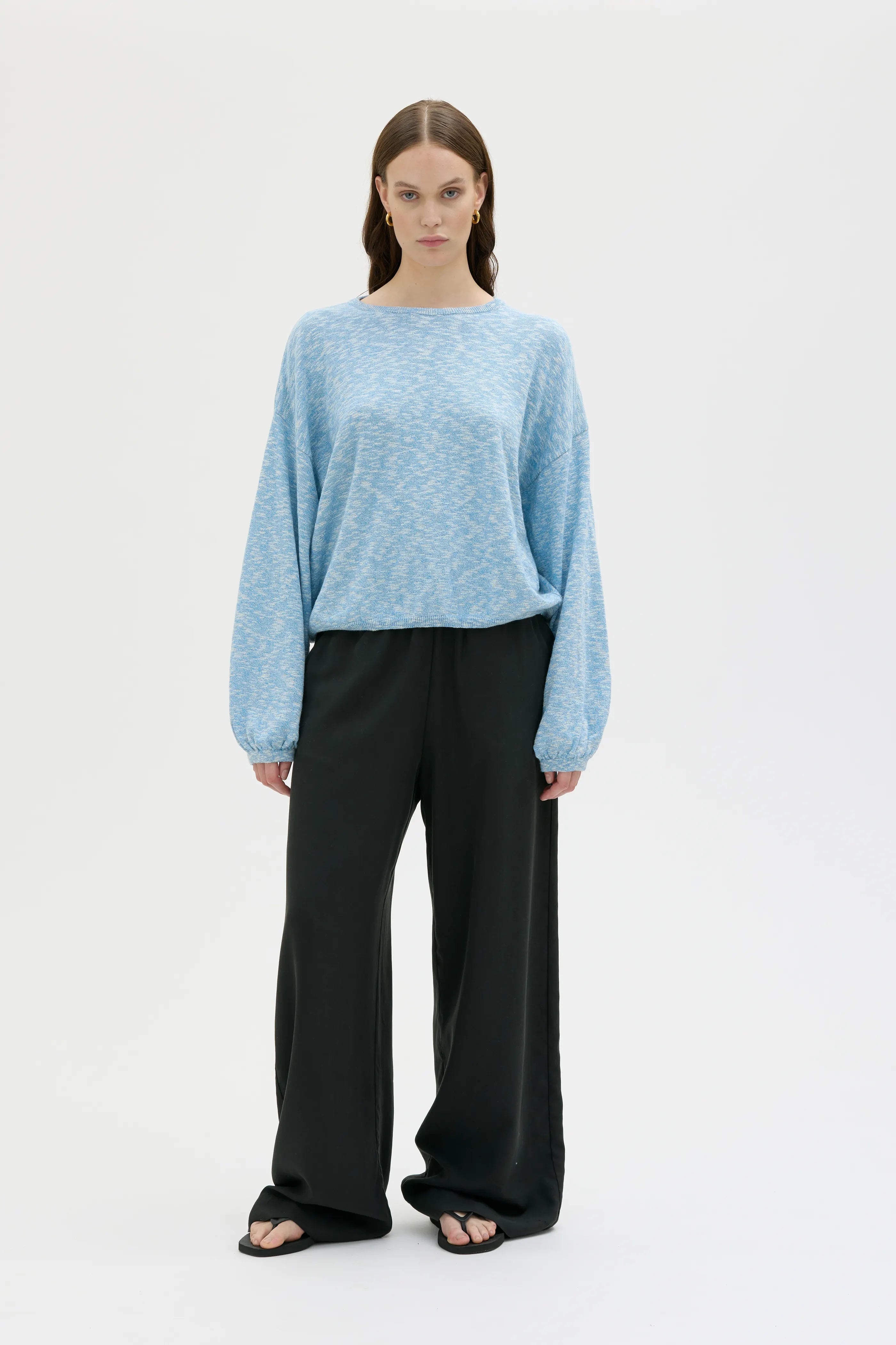 Meri Marled Organic Cotton Sweater - Sky Blue Mouliné
Meri melerad tröja i ekologisk bomull – blå mouliné.