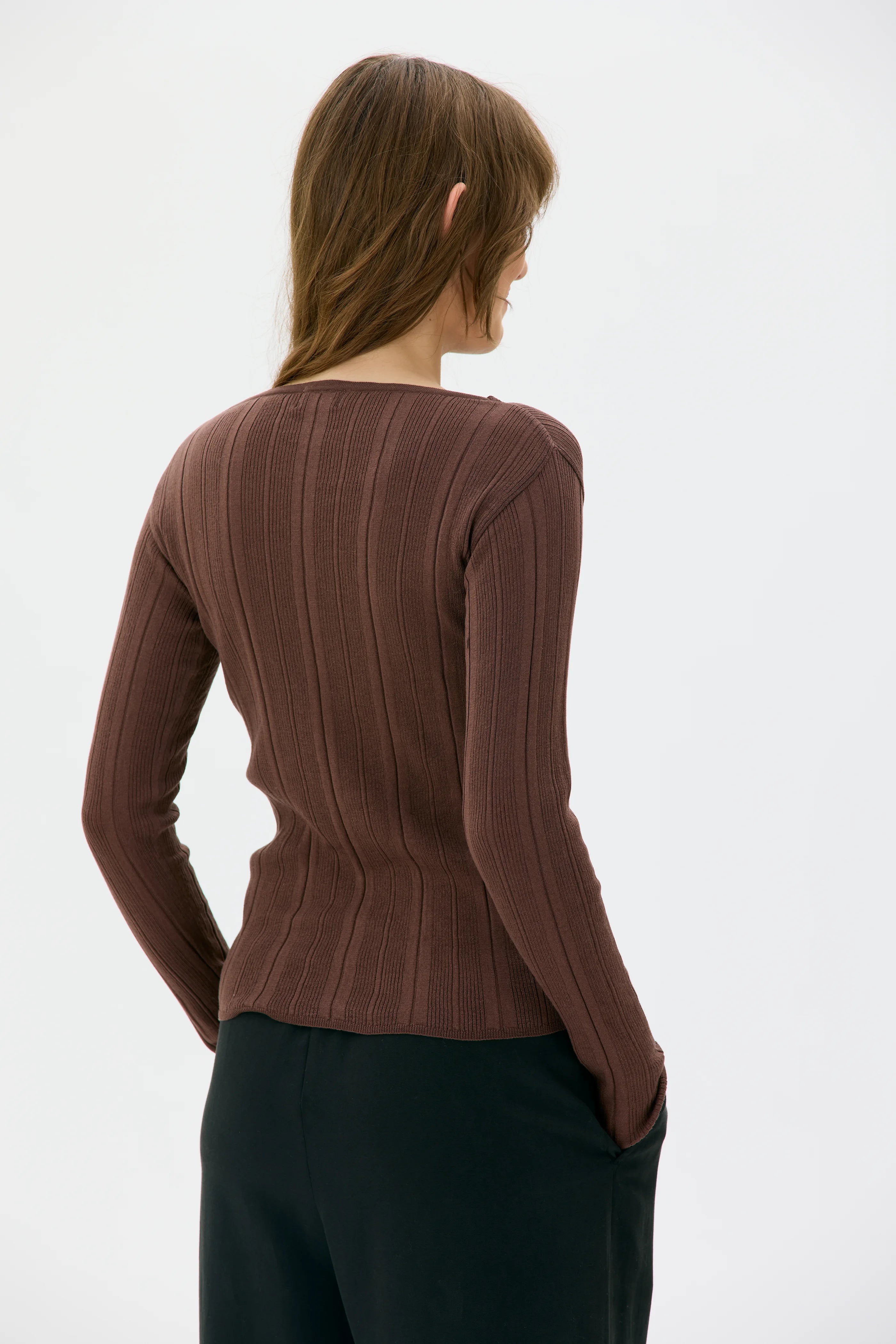 Minna Ribbed Light Organic Cotton Long Sleeve Top - Hickory
Minna långärmad topp i ribbad ekologisk bomull - Brun