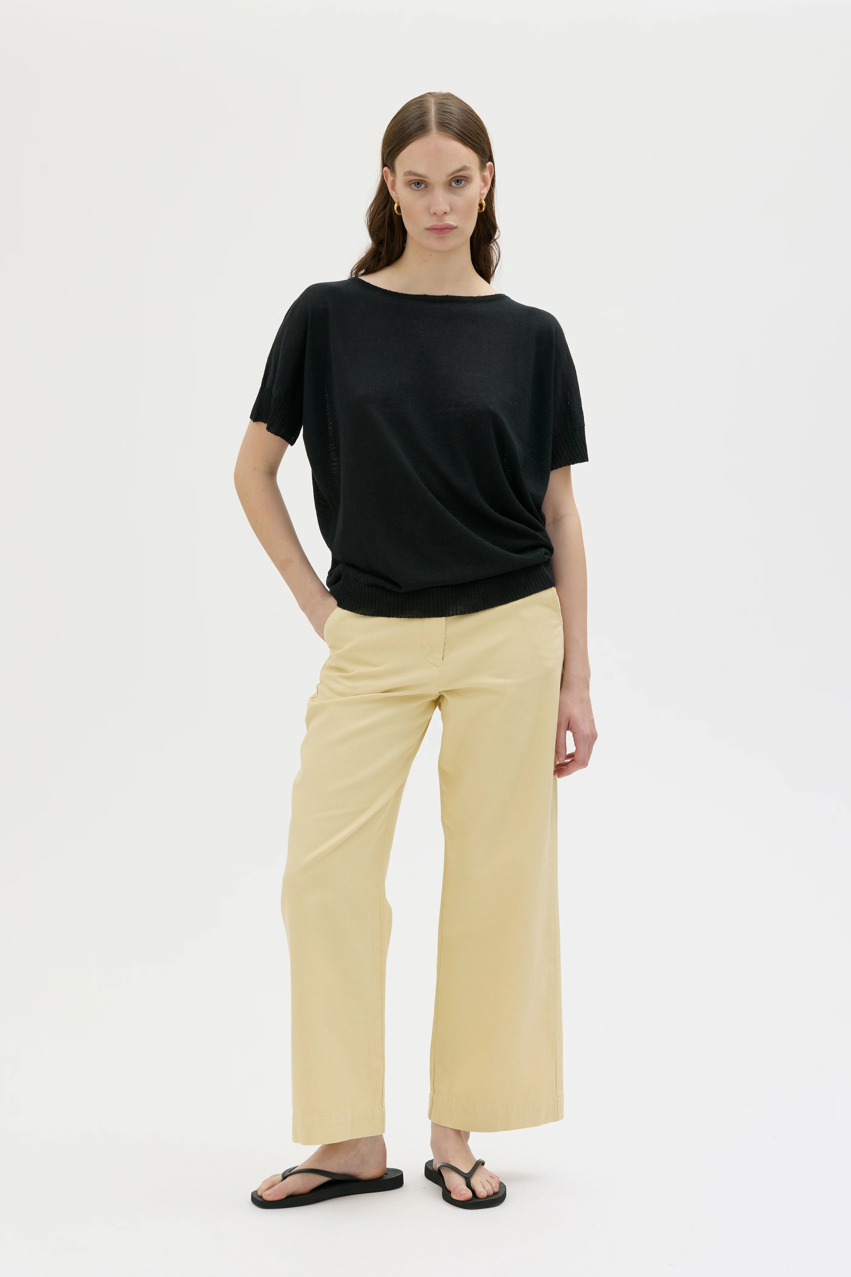 Sirus Silk Linen Dolman Sleeve Top – Almost Black
Sirus Topp i Silke och Lin med Dolmanärm - Svart