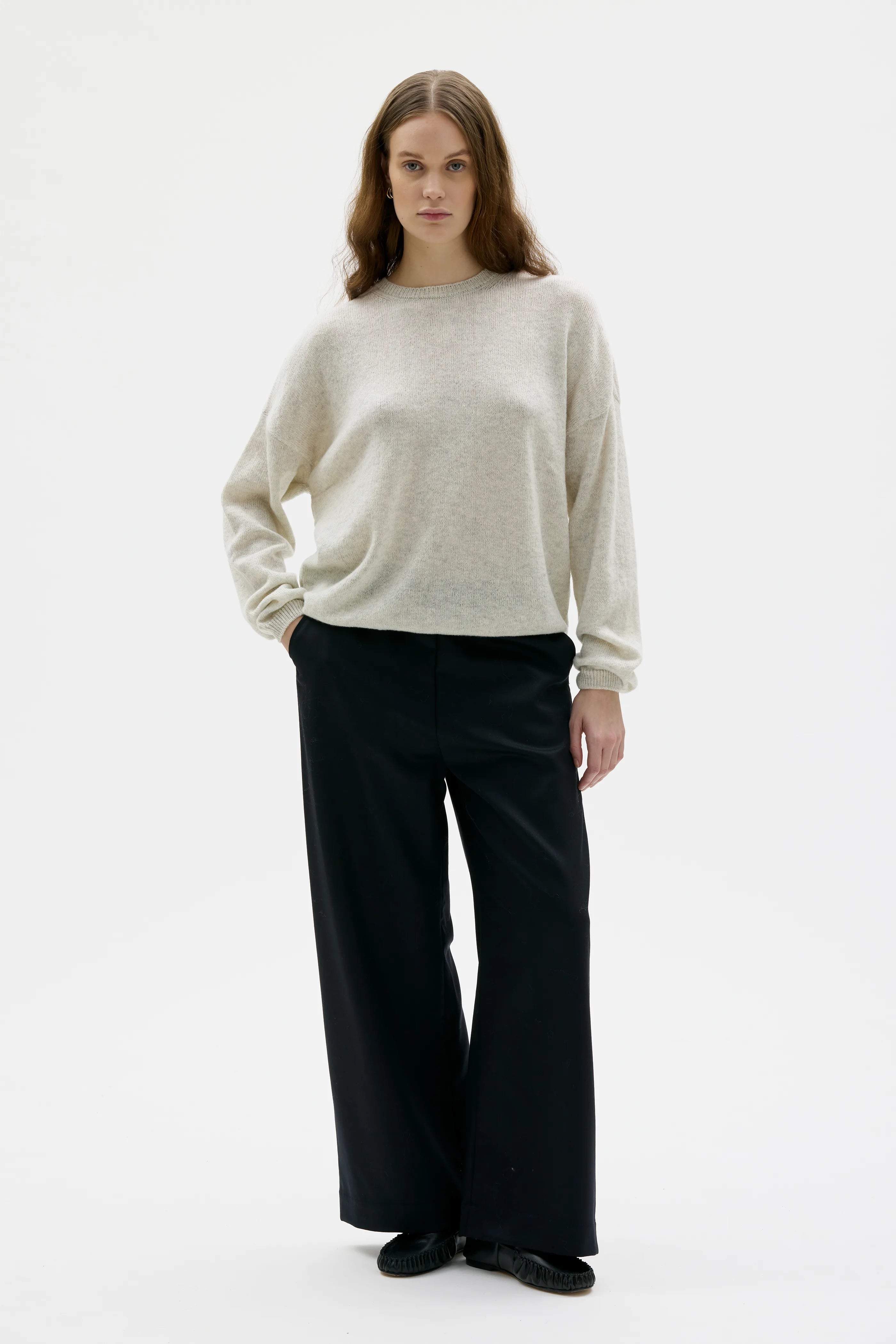 Bera Superfine Wool Sweater - Light Grey Mouliné
Bera fintstickad ulltröja – ljusgrå mouliné