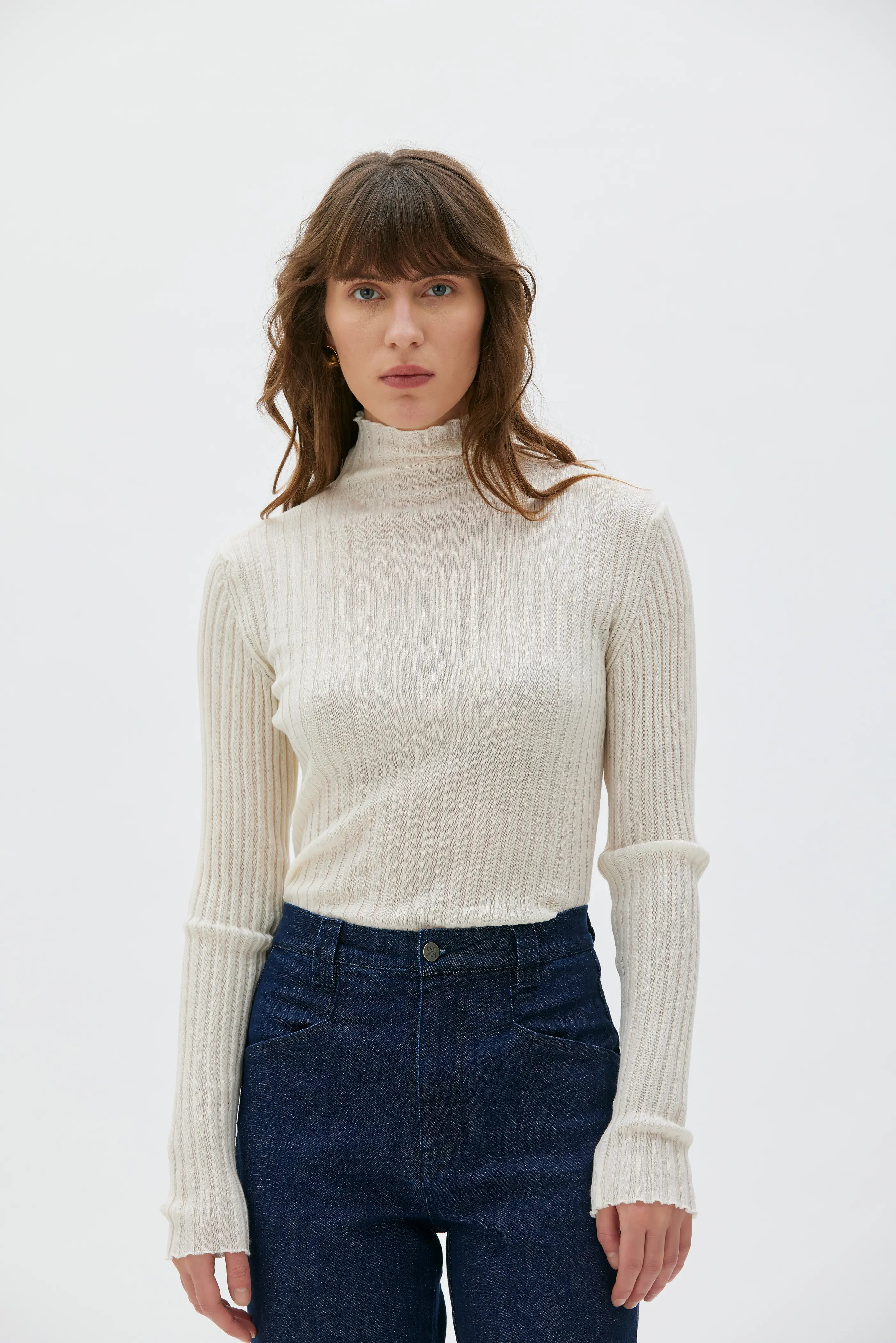 Arvi Ribbstickad Topp I Ull Med Hög Hals - Cream White