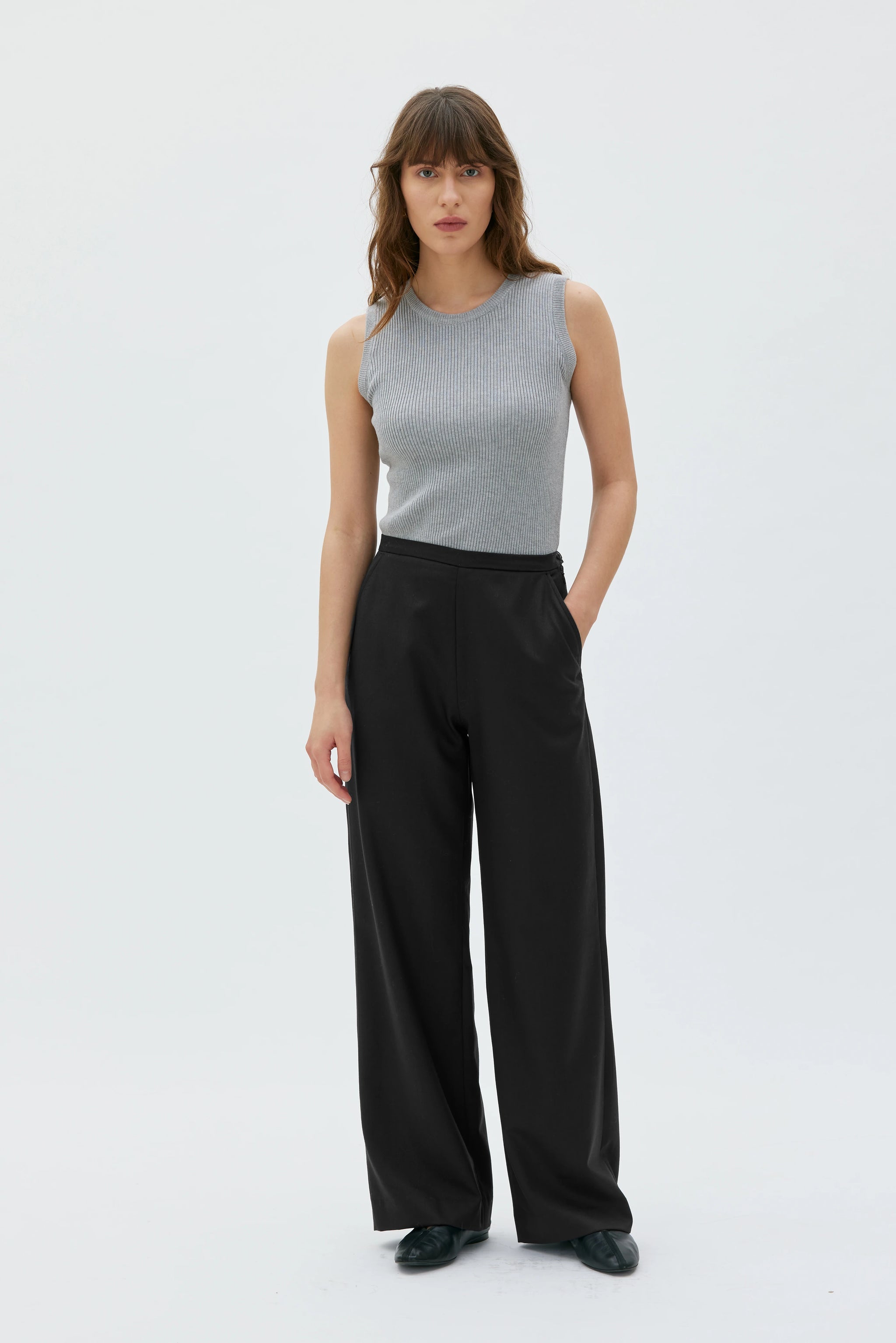 Maska_AW25_Esha_Black_Tara_Gre