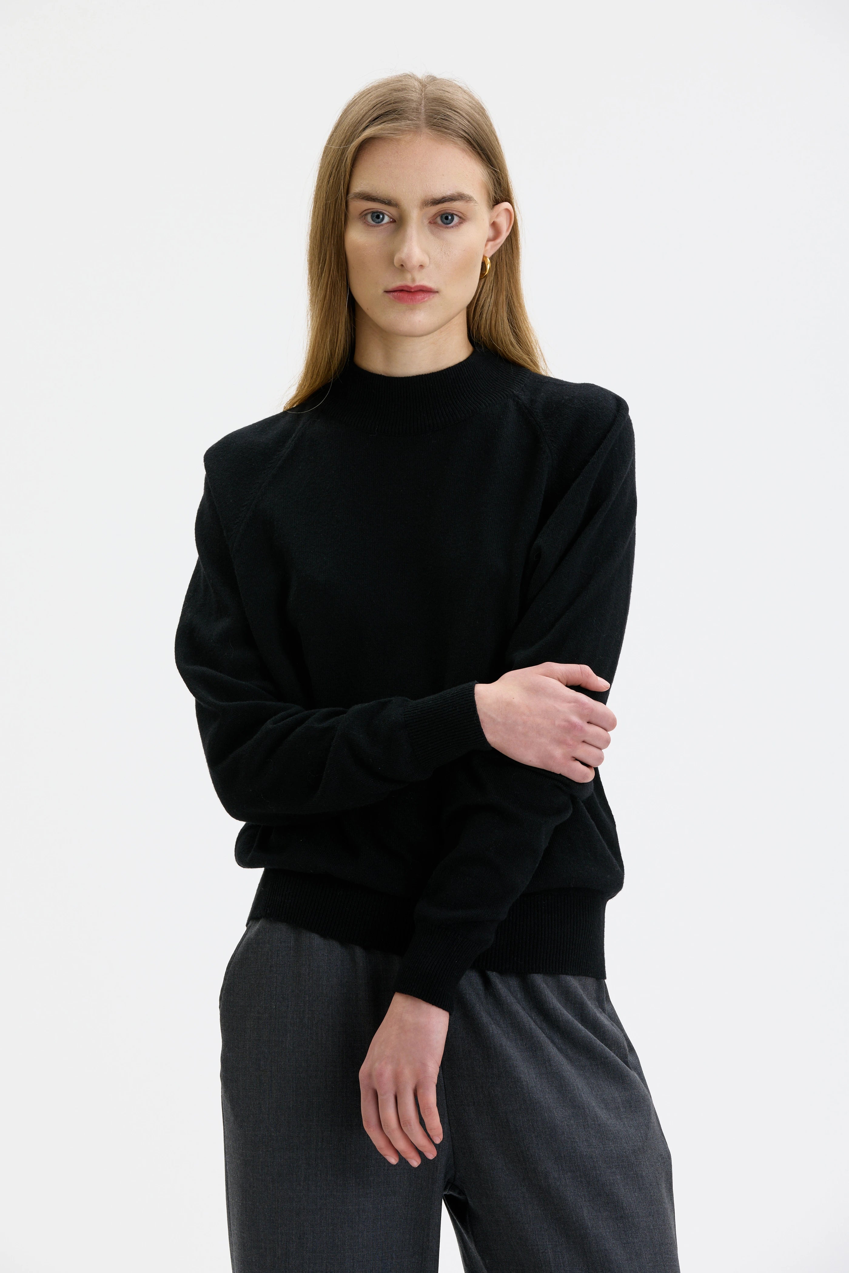 Adila Raglan Cashmere Sweater - Black
Adila Kashmirtröja Med Raglanärm - Black