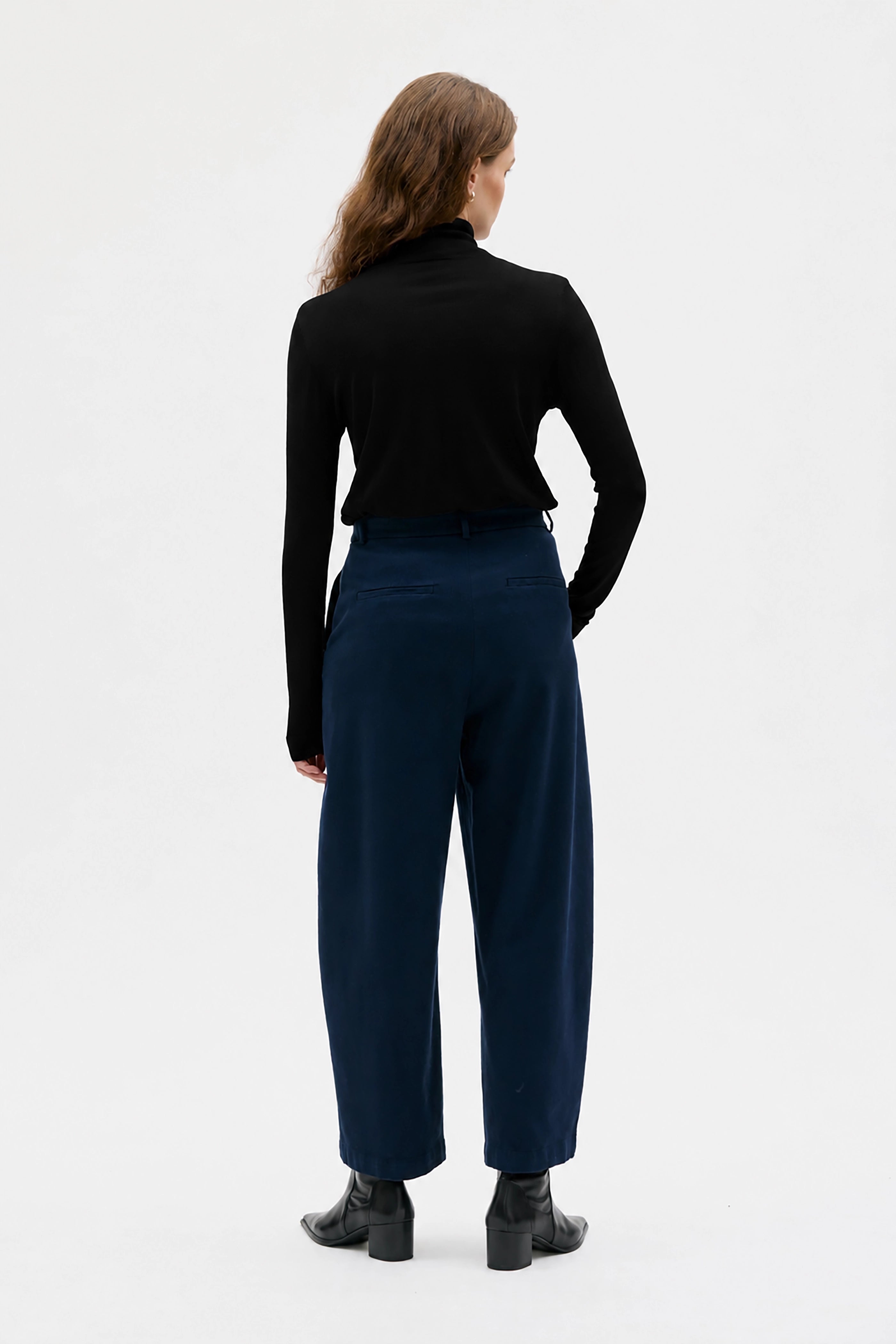 Loka Silk Cashmere Roll Neck Sweater - Black