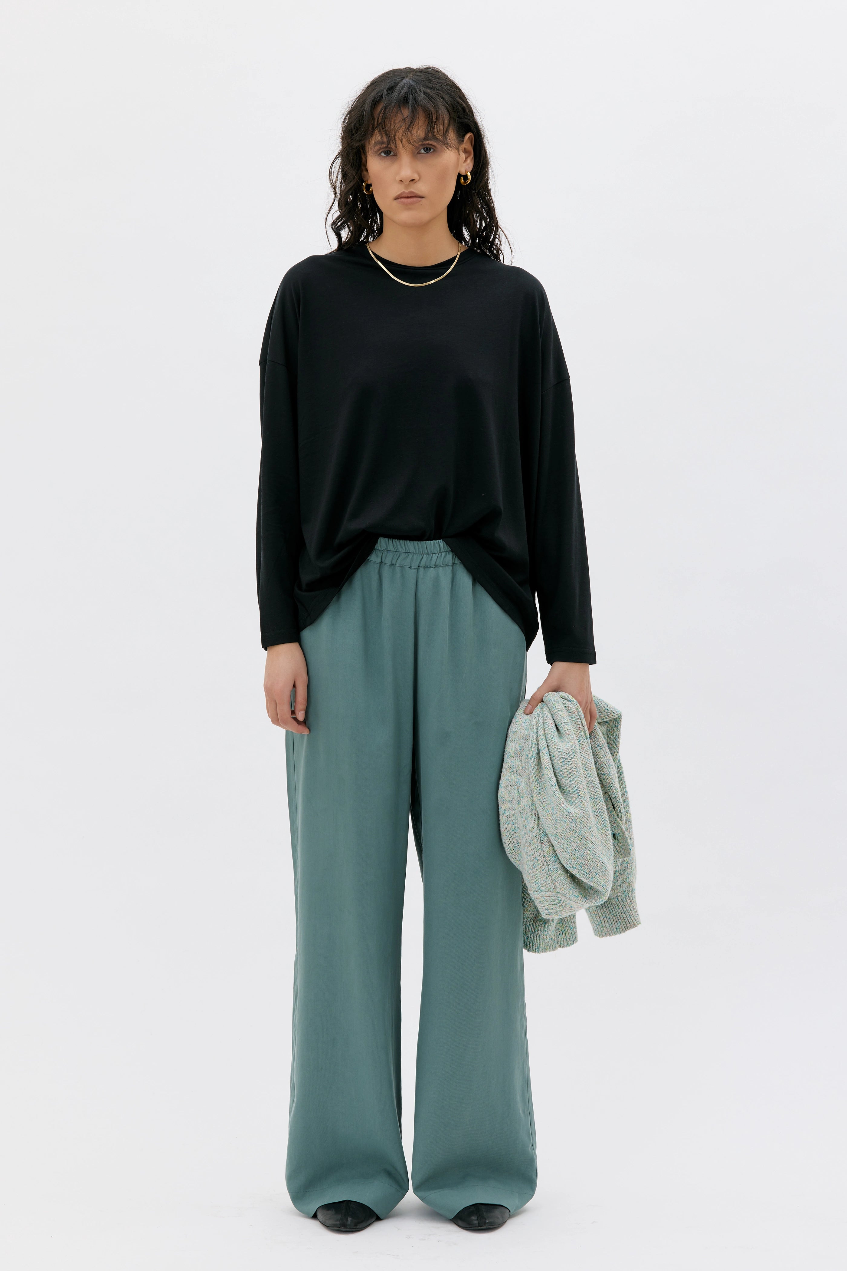 Tela Long Wide Tencel Pants With Elastic Waist – Lagoon
Tela långa vida Tencel byxor med elastisk midja - Grön