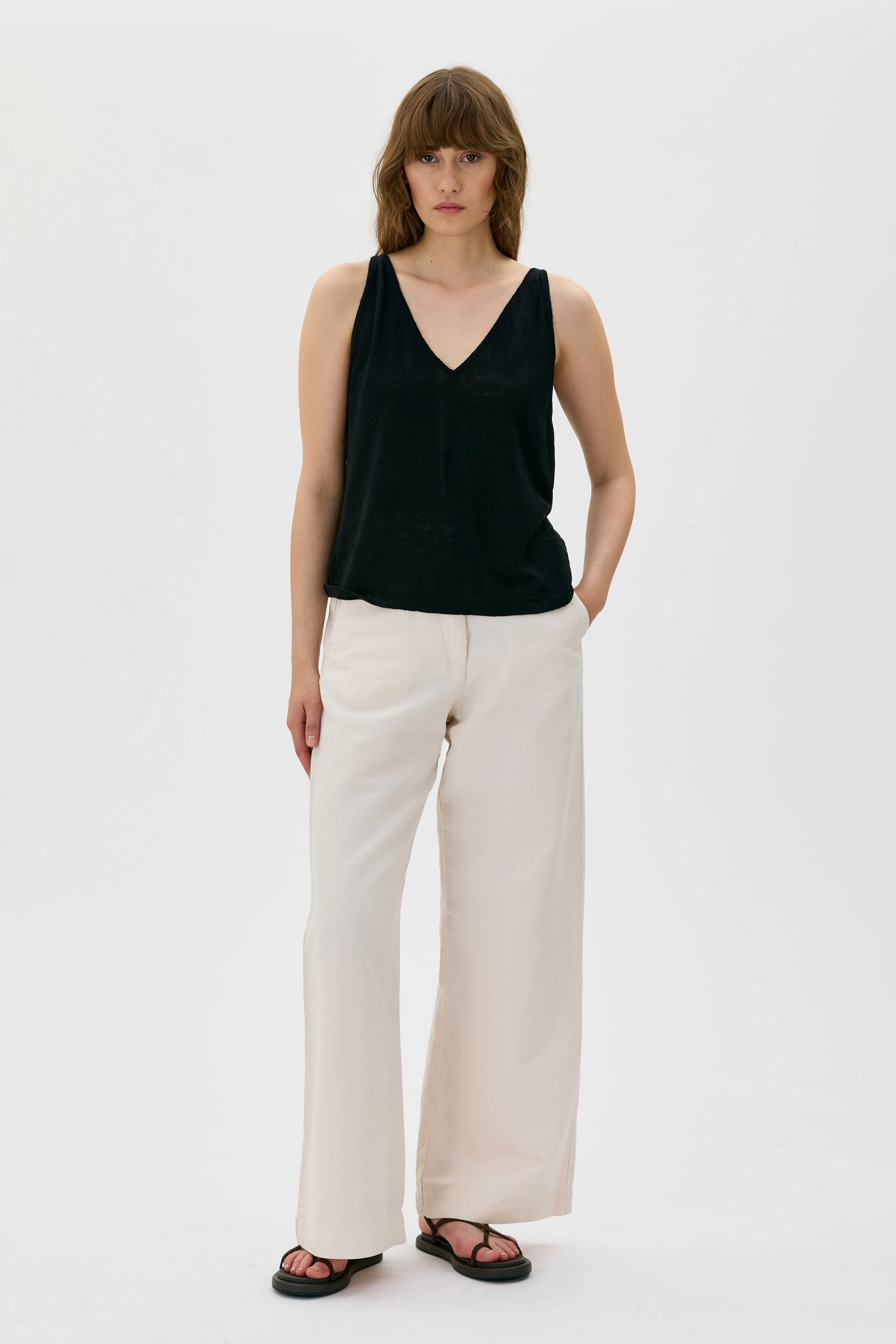 Delia Silk Linen Top - Black
Delia topp i Silke och Lin - Svart