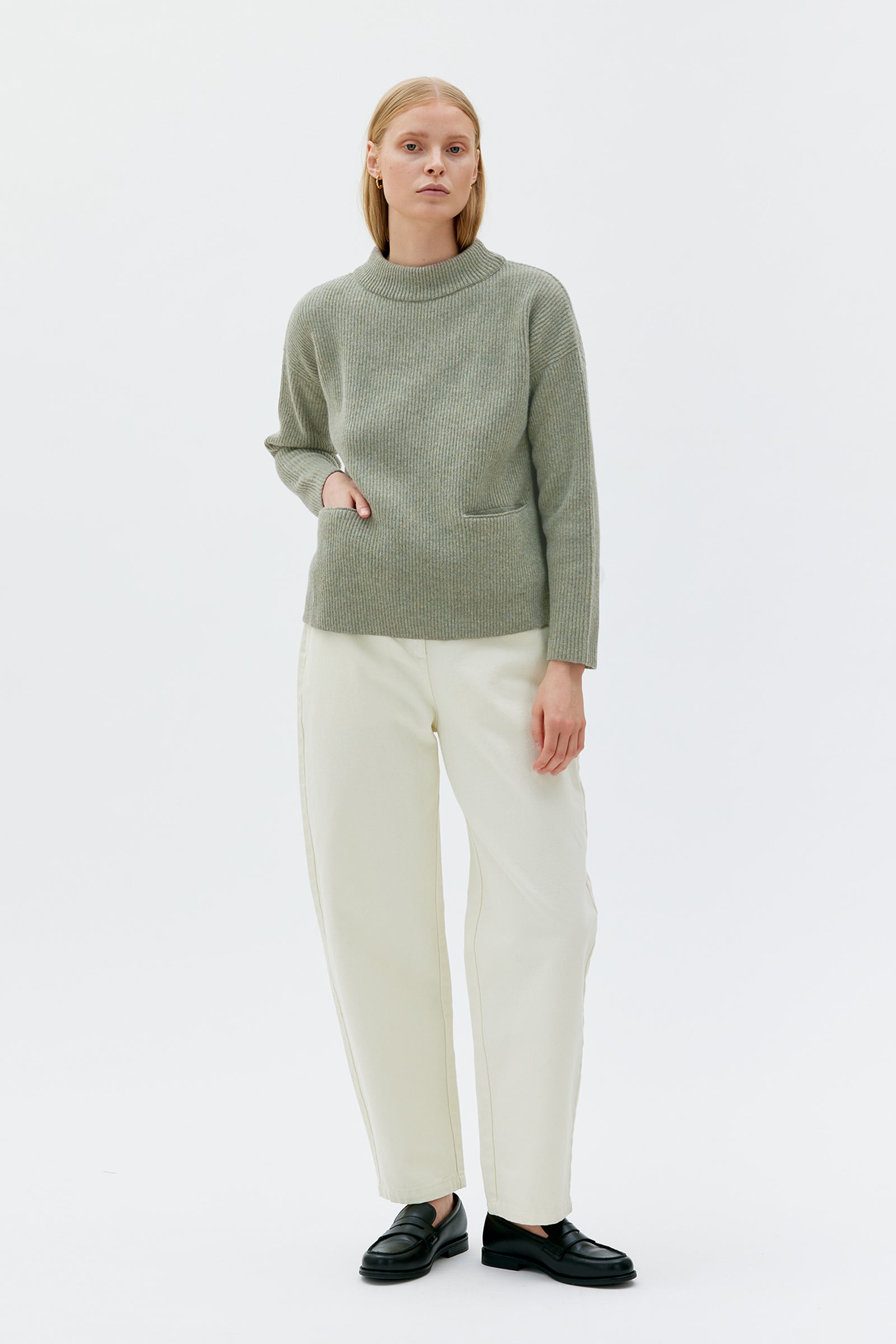 Helga Ribbstickad Ulltröja Med Fickor - Laurel Green Melange