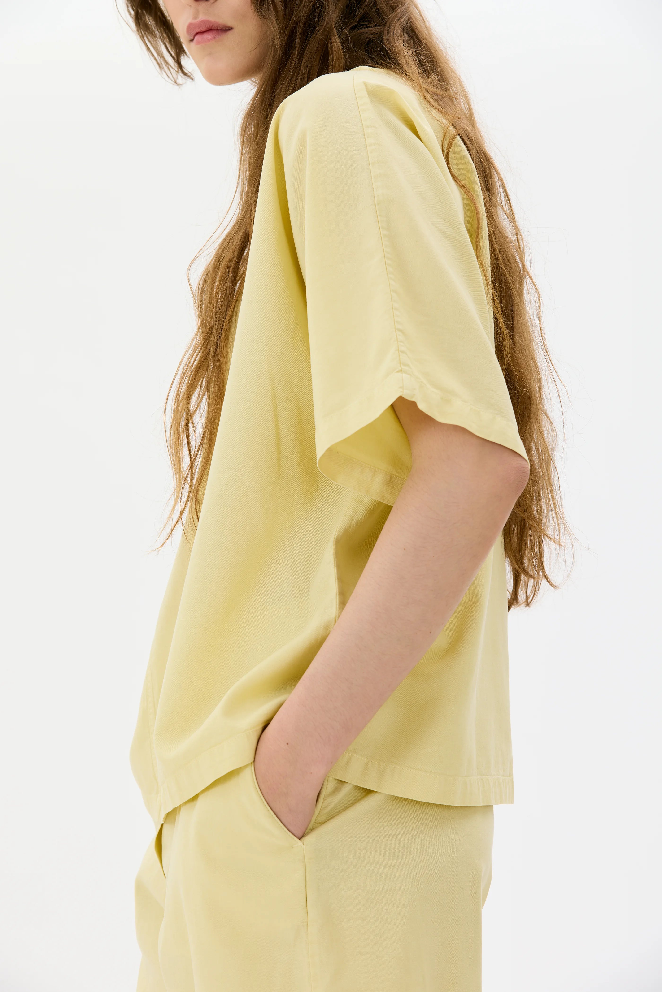 Lior Tencel Organic Cotton Linen Blouse - Sulphur Yellow
Lior blus i Tencel, ekologisk bomull och linne - Gul