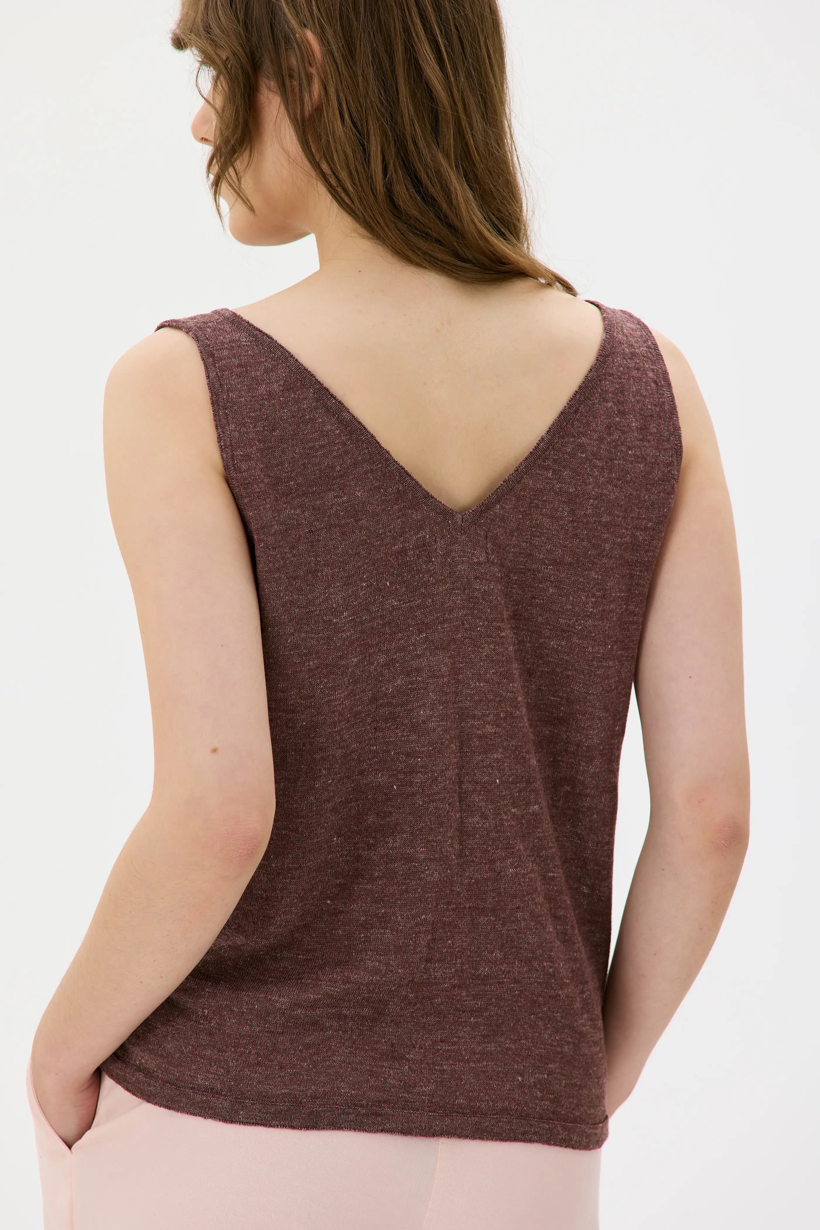 Delia Silk Linen Top - Bordeaux
Delia topp i Silke och Lin - Brun