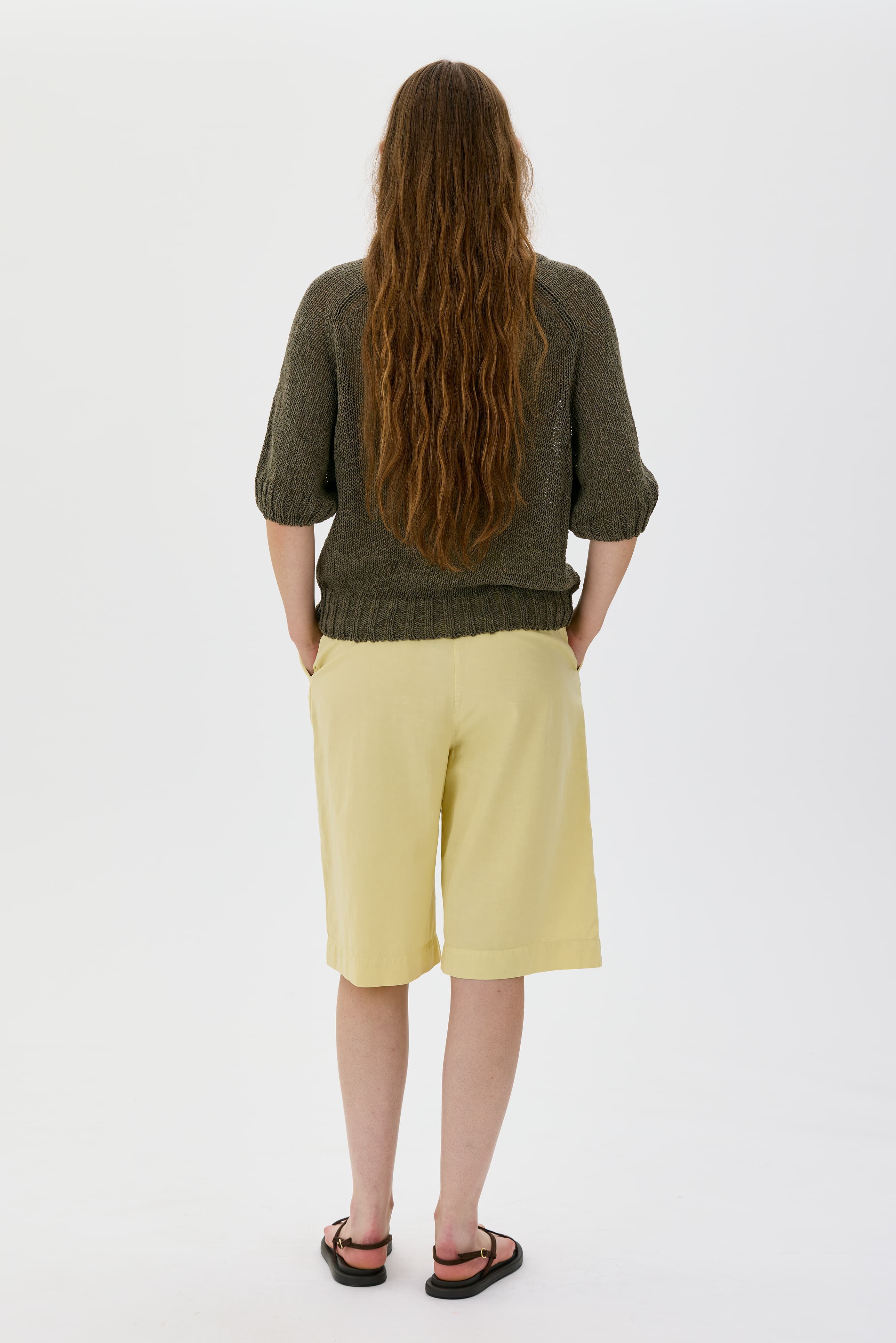 Elena Cotton Linen Wrapped Yarn Sweater - Taupe
Elena-tröja i bomull och linne med tvinnat garn – taupe.