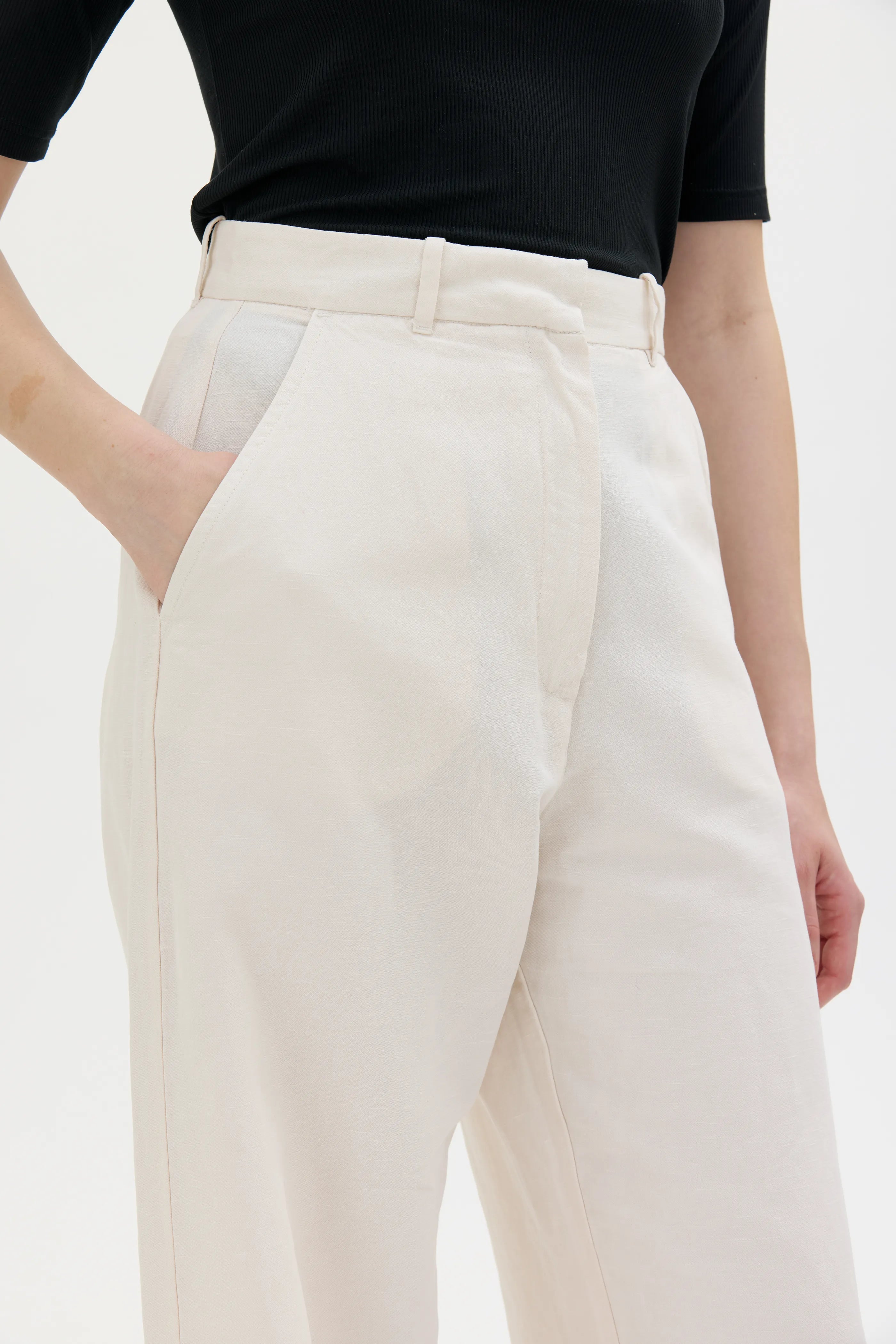 Hana Organic Cotton Linen Tencel Long Trousers - White
Hana långbyxor i ekologisk bomull, linne och Tencel – vit