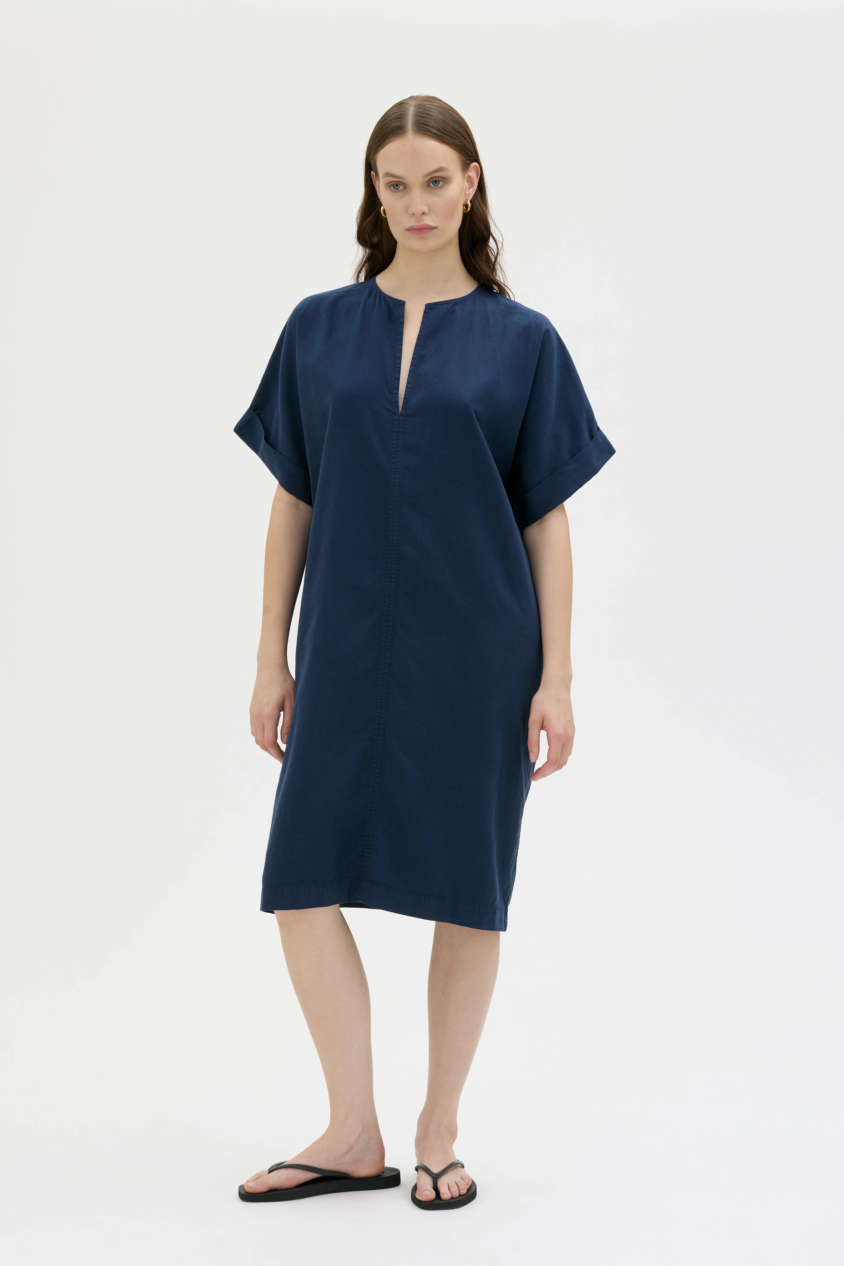 Inse Tencel Organic Cotton Linen Dress - Deep Night Blue
Inse klänning i Tencel, ekologisk bomull och Linne - Mörk blå