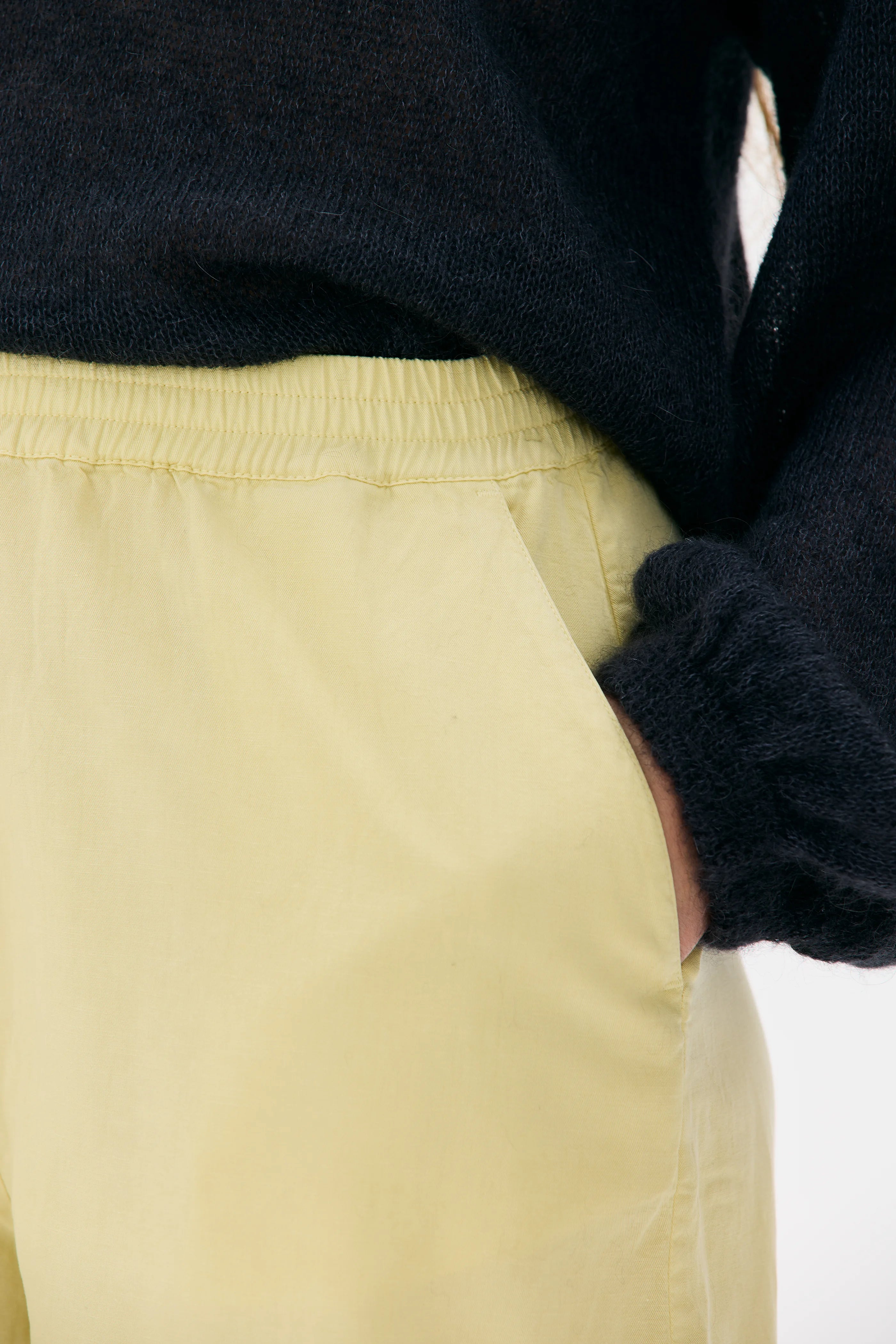 Susi Tencel Organic Cotton Linen Shorts With Elastic Waist - Sulphur Yellow
Susi shorts i Tencel, ekologisk bomull och linne med elastisk midja - Gul