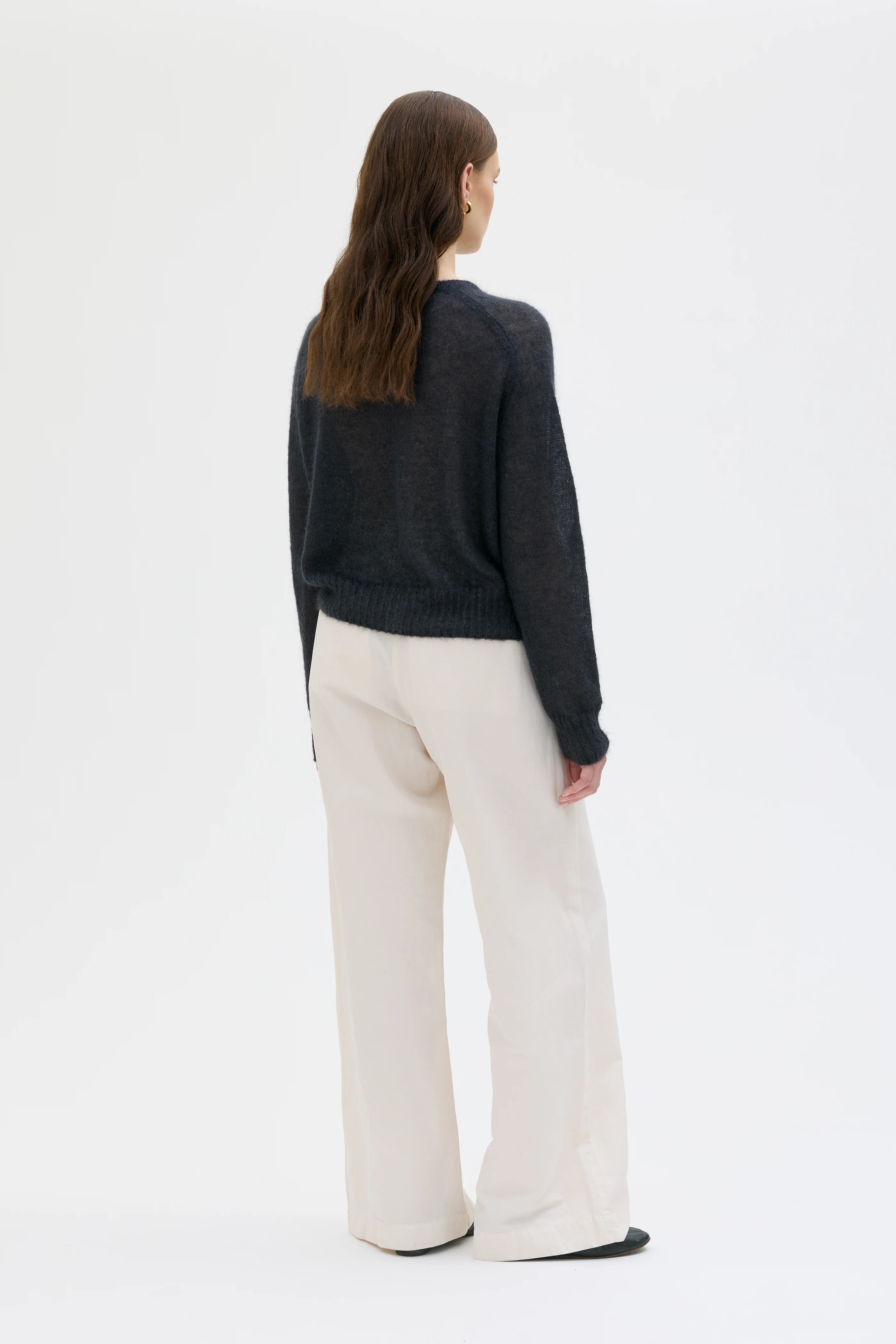 Laio Light Silk Mohair Cardigan – Almost Black
Laio Lätt Siden-mohairkofta – Nästan Svart