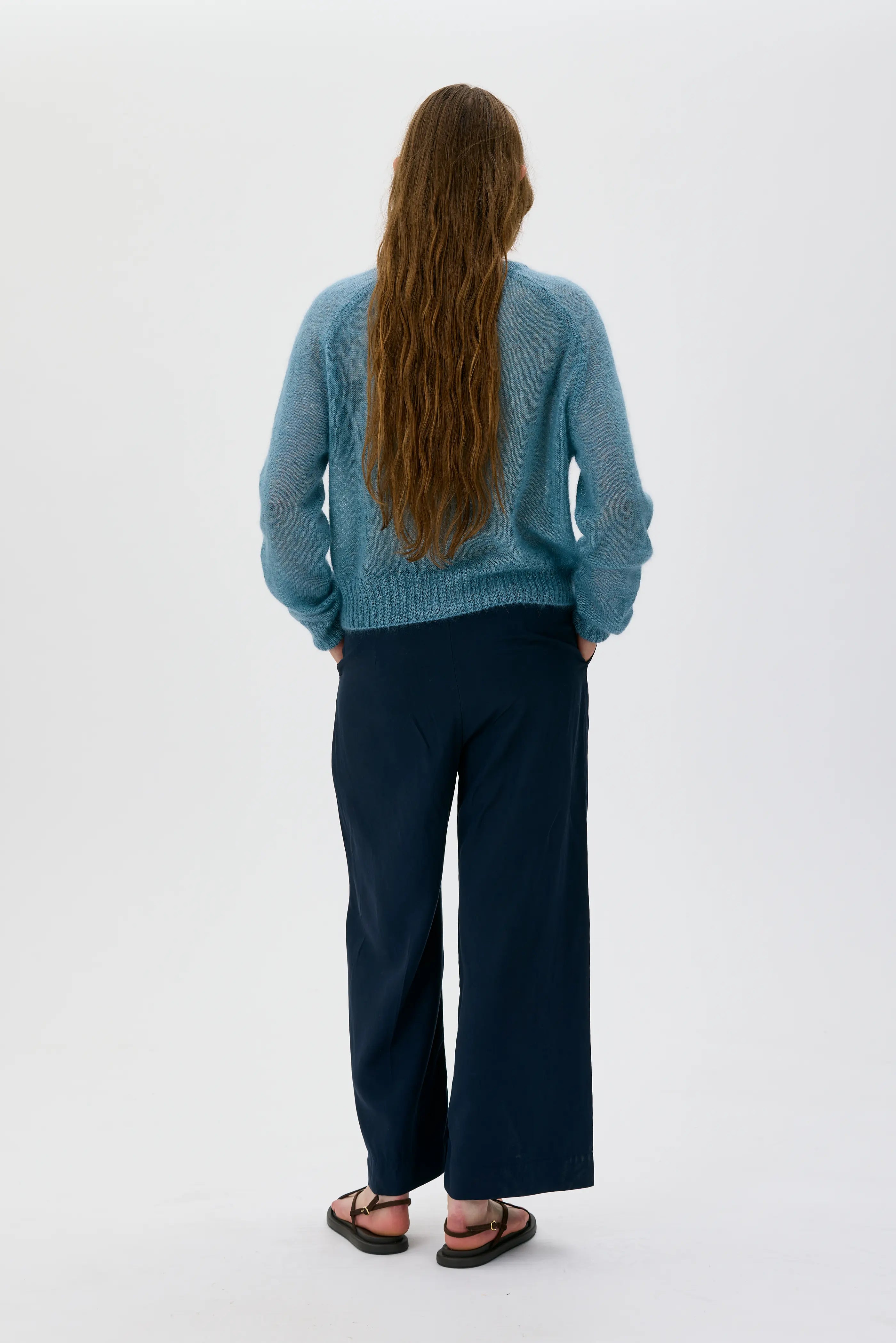 Laio Light Silk Mohair Cardigan – Spear Mint Green
Laio Lätt Siden-mohairkofta – mintgrön