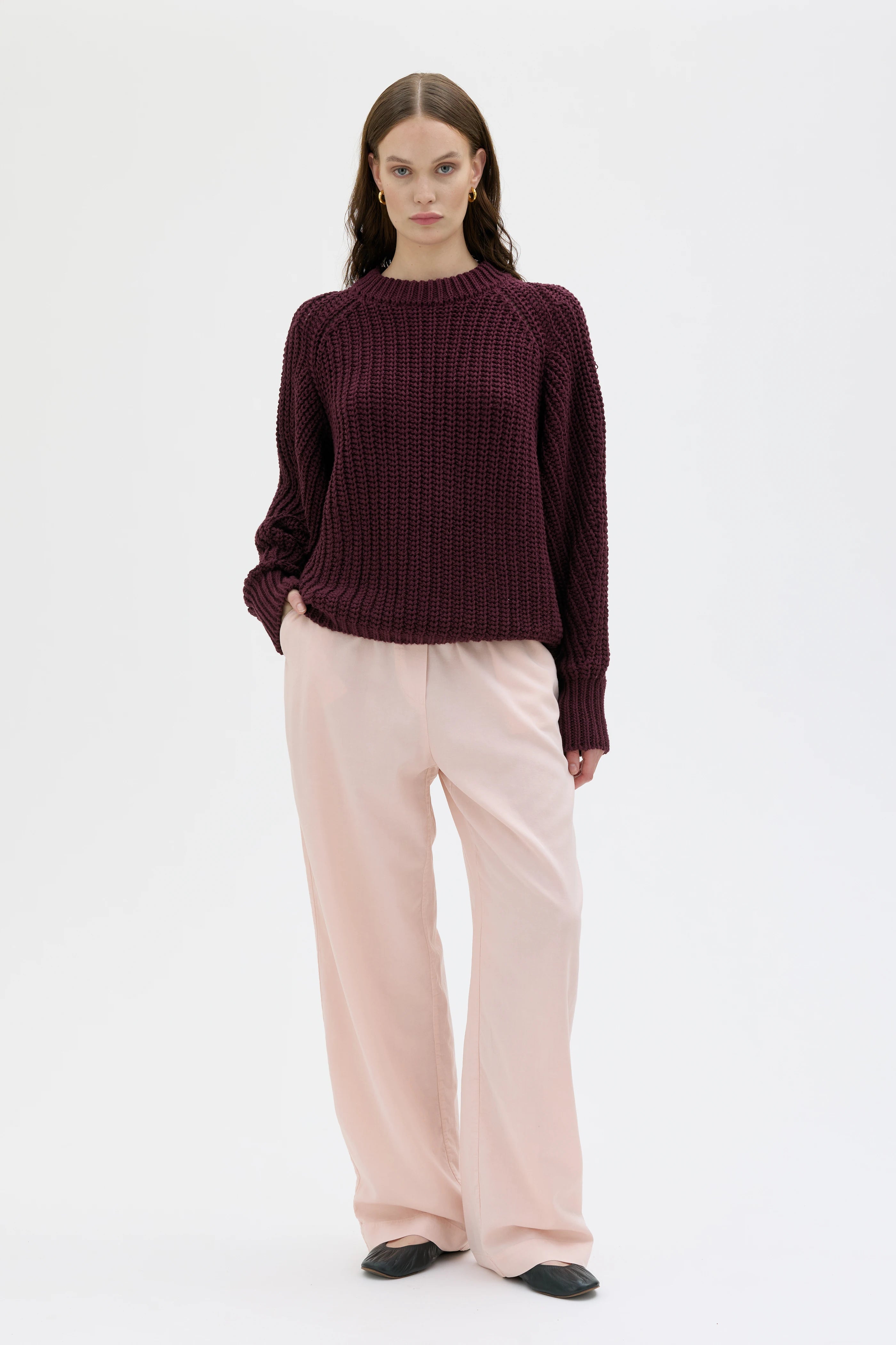 Lark Chunky Organic Cotton Sweater – Bordeaux
Lark Chunky Tröja i Ekologisk Bomull – Bordeaux
