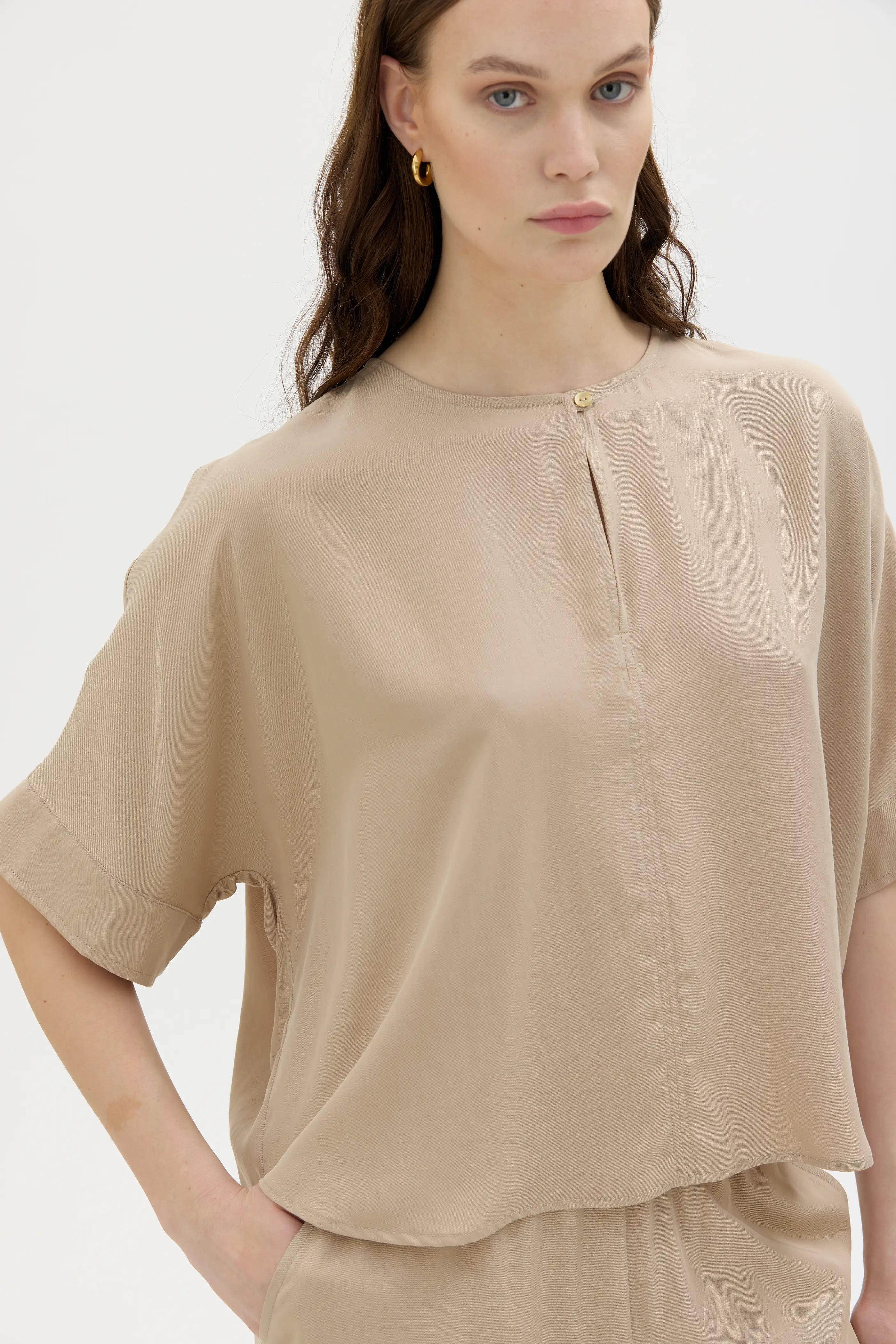 Liko Tencel Top - Sand
Liko Tencel blus - Beige