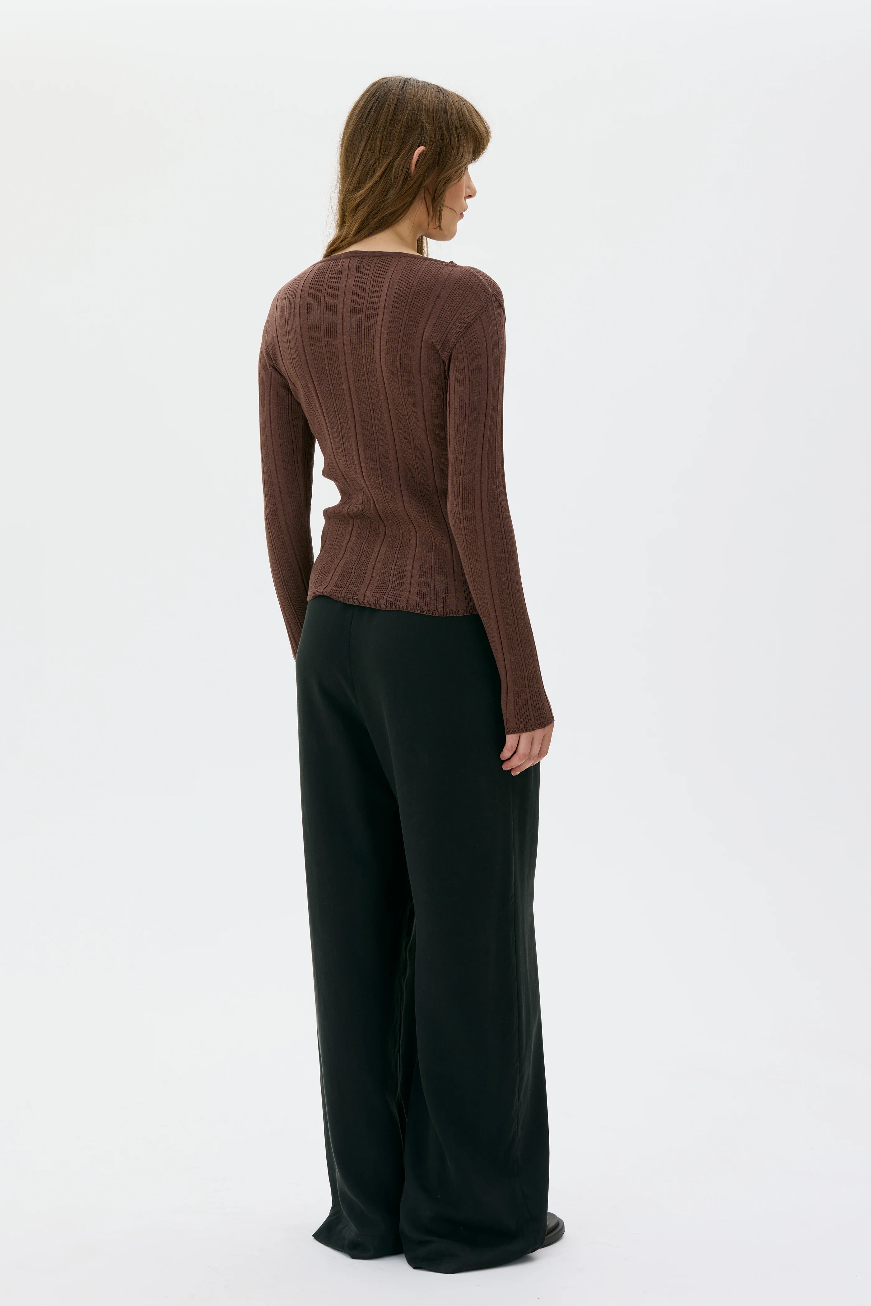 Minna Ribbed Light Organic Cotton Long Sleeve Top - Hickory
Minna långärmad topp i ribbad ekologisk bomull - Brun