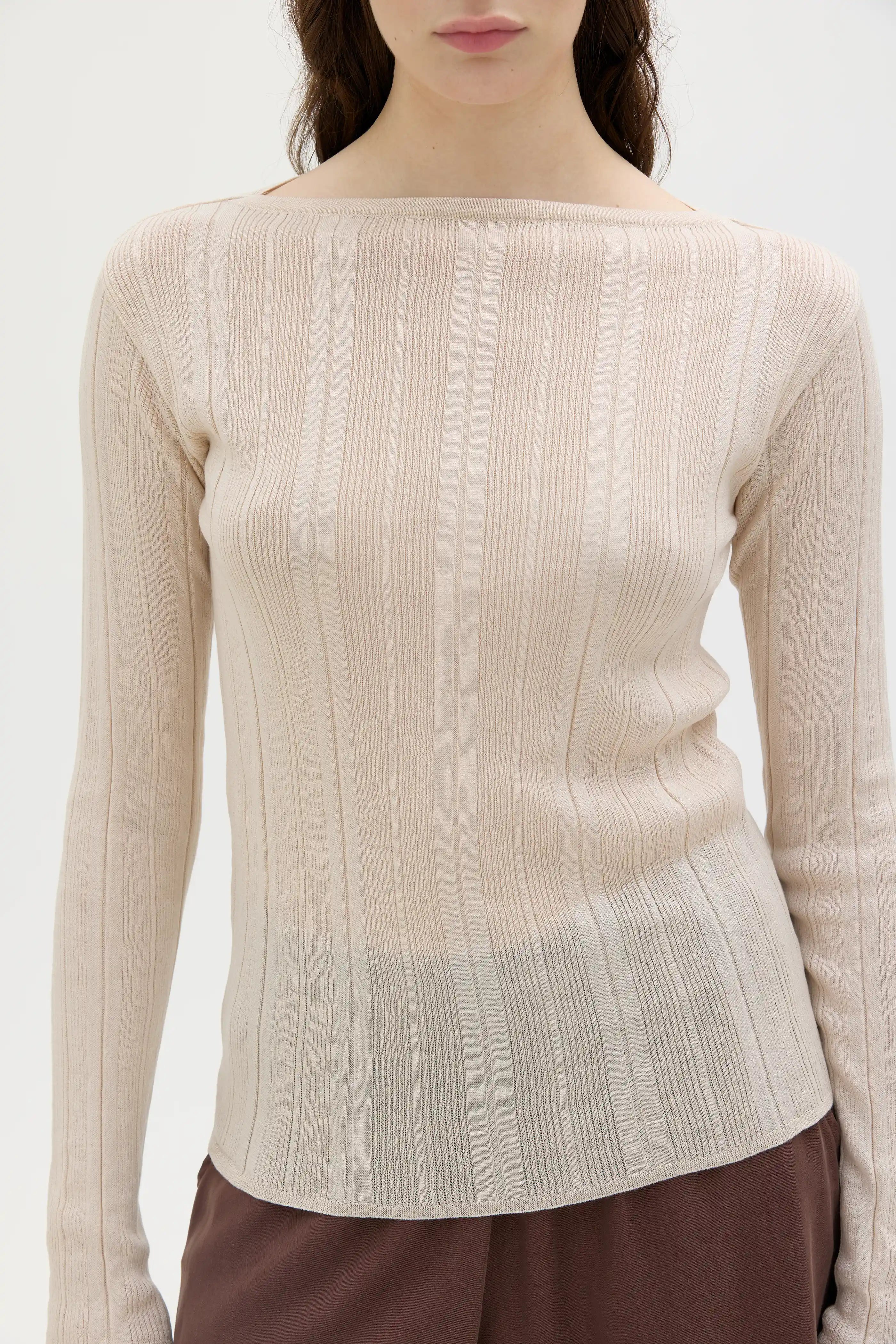 Minna Ribbed Light Organic Cotton Long Sleeve Top - Sand
Minna långärmad topp i ribbad ekologisk bomull – sand