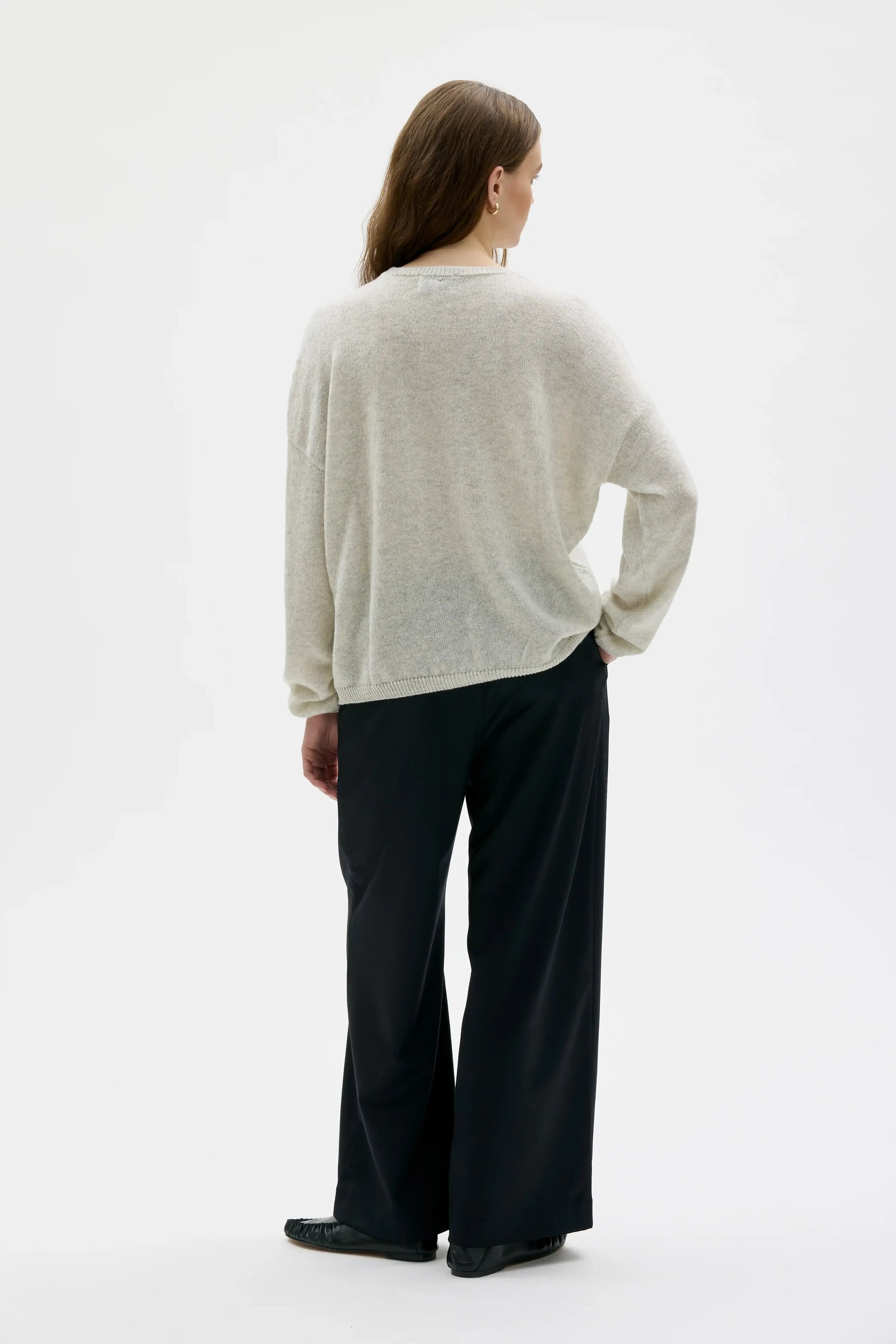 Bera Superfine Wool Sweater - Light Grey Mouliné
Bera fintstickad ulltröja – ljusgrå mouliné