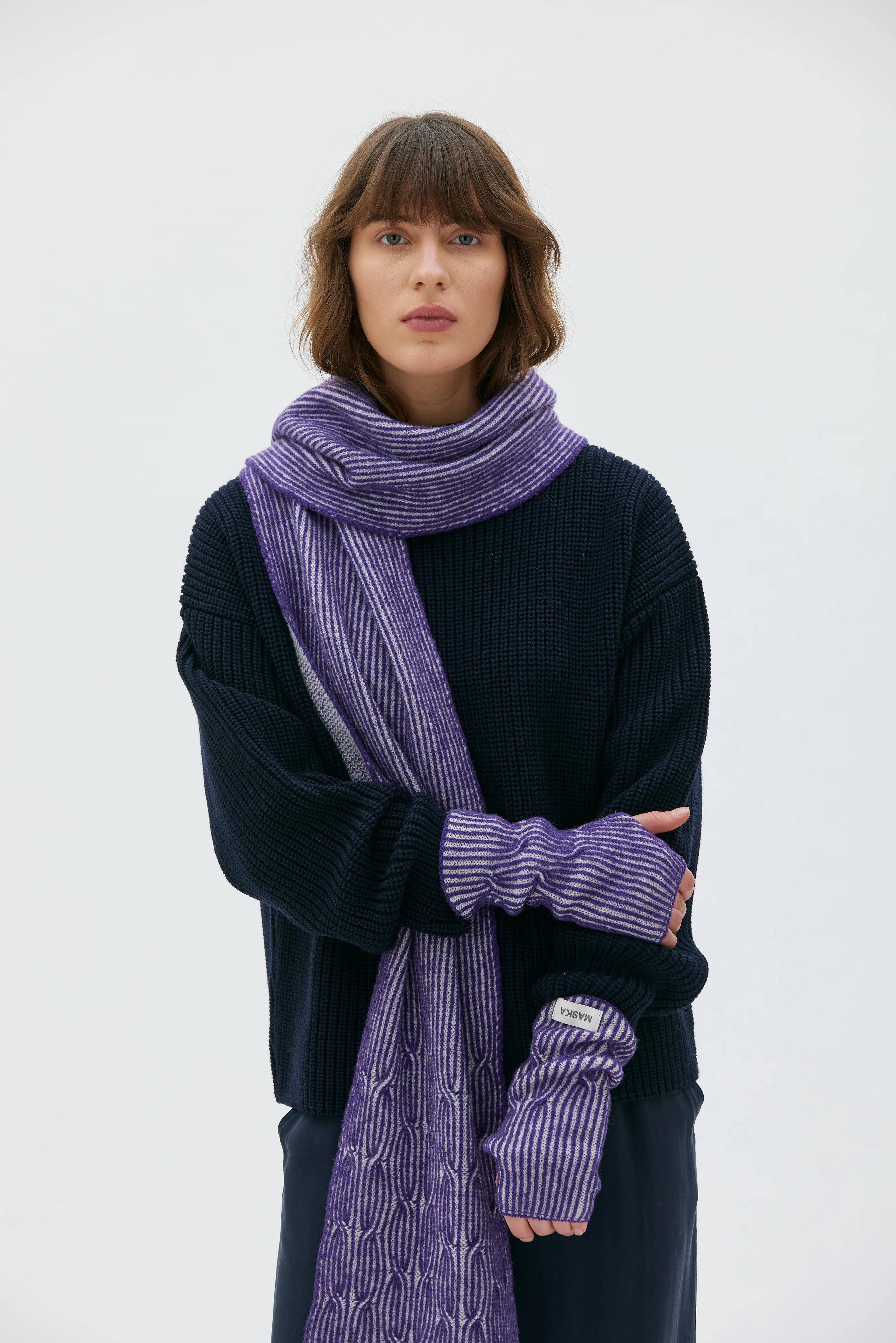 Harpe Lambswool Cable Wrist Warmers - Lilac Bicolour