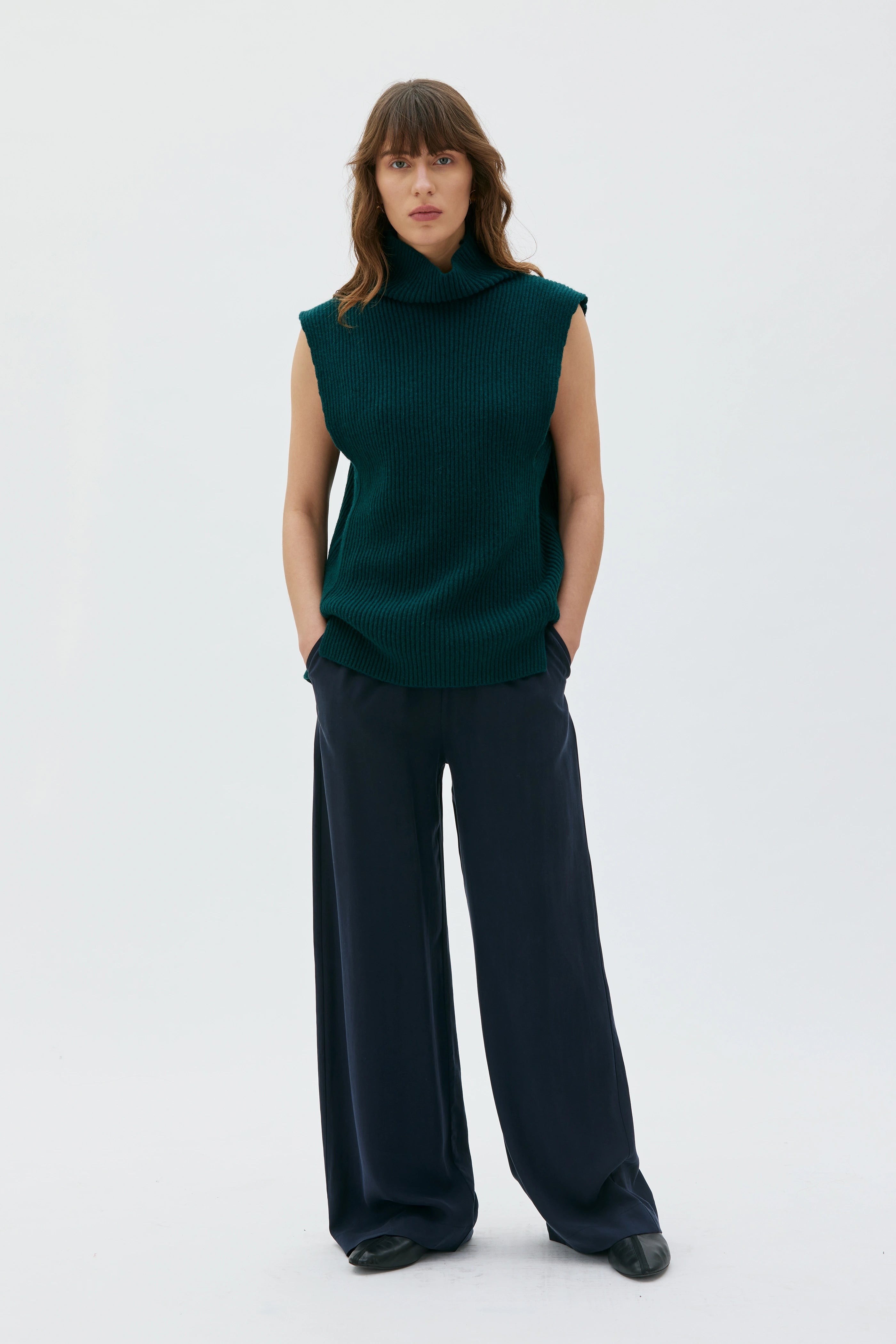Vani Väst I Lammull - Dark Pine Green