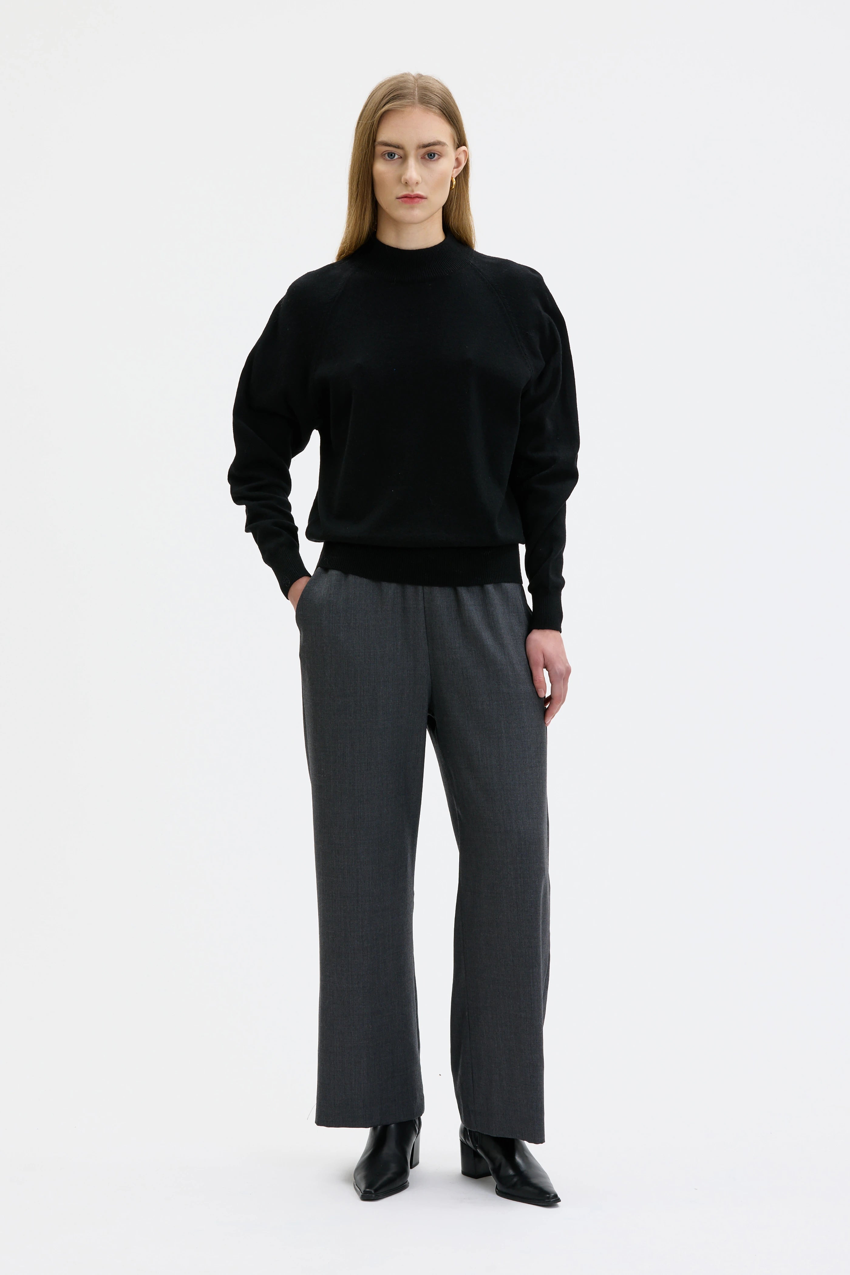 Adila Raglan Cashmere Sweater - Black
Adila Kashmirtröja Med Raglanärm - Black