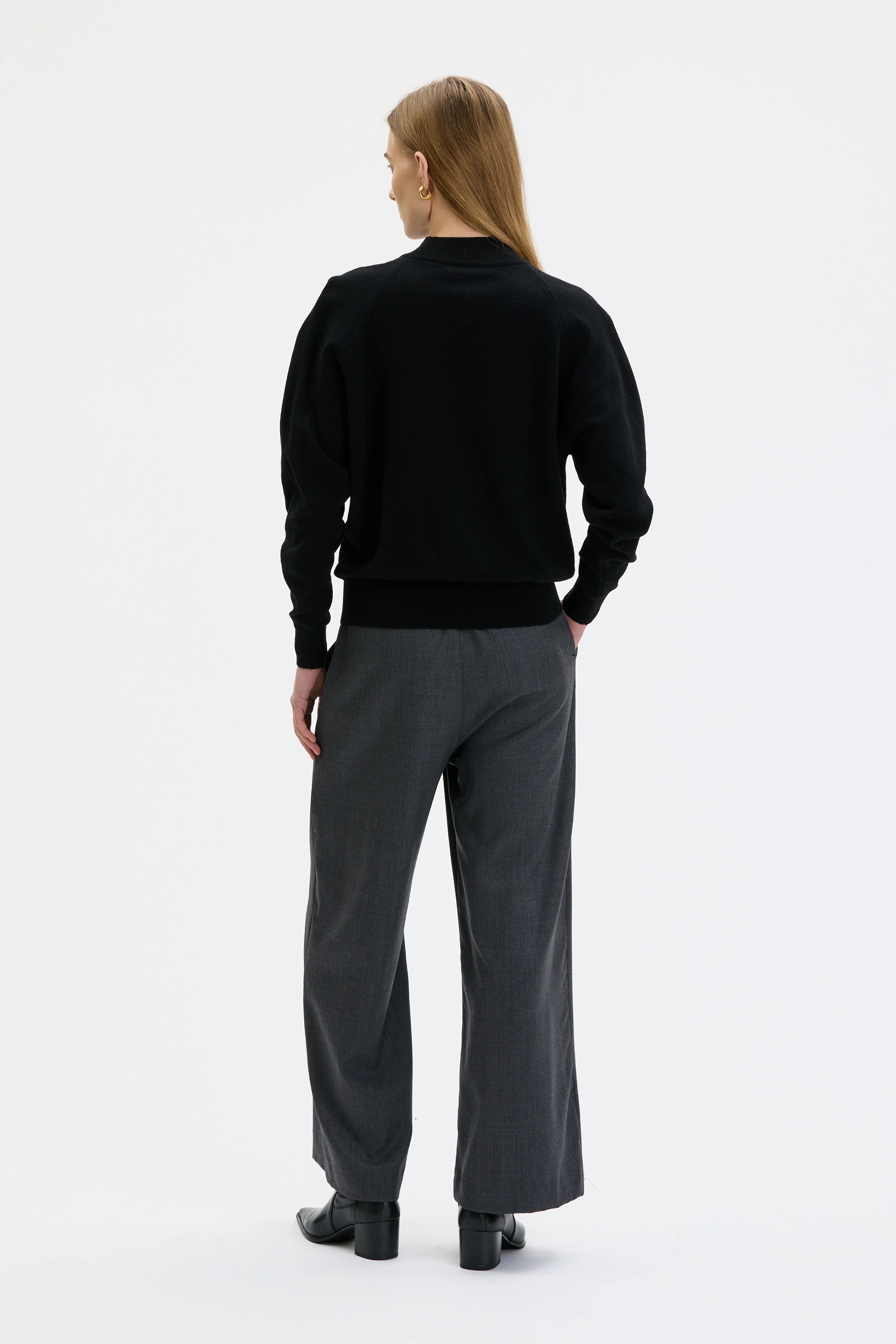 Adila Raglan Cashmere Sweater - Black
Adila Kashmirtröja Med Raglanärm - Black