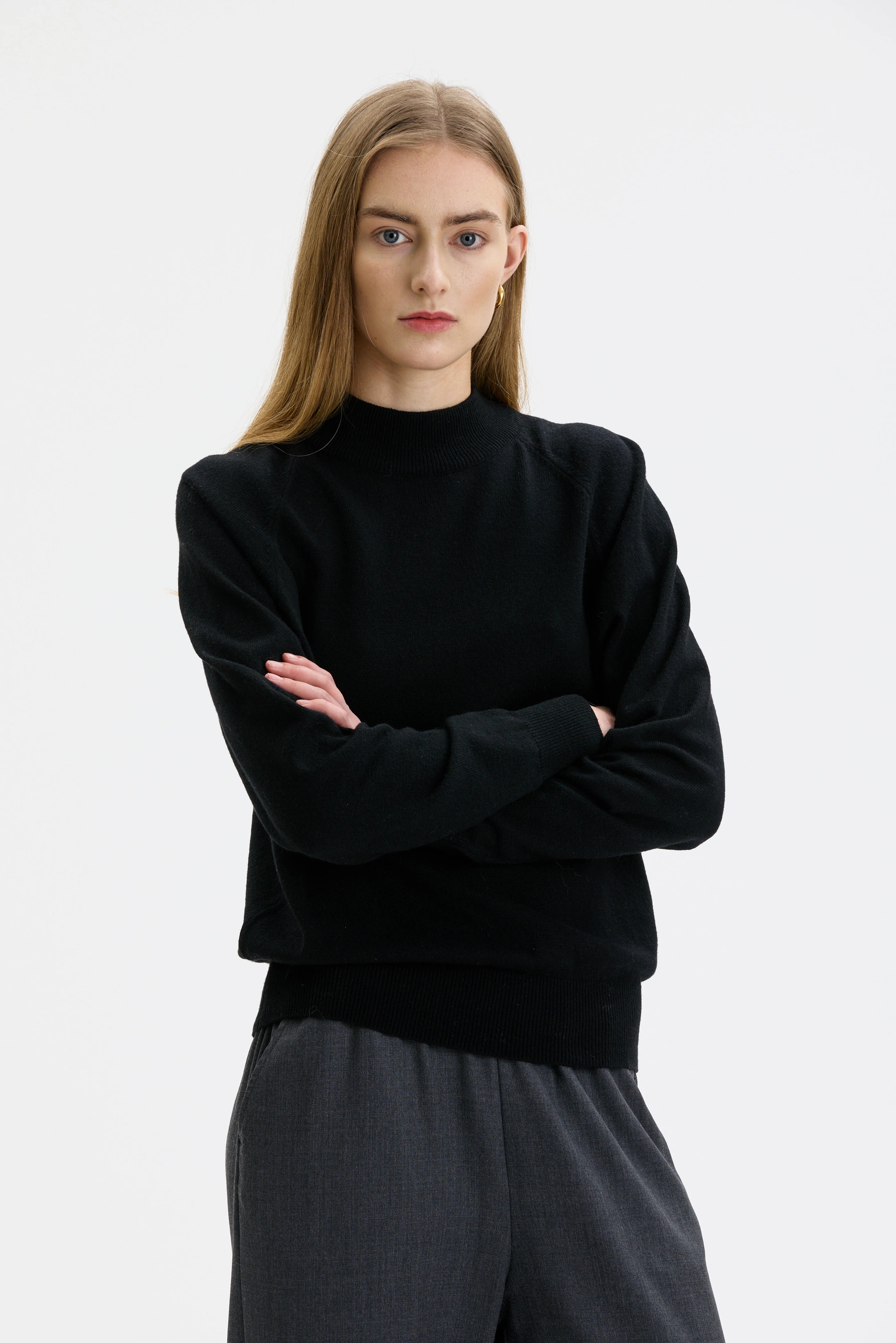 Adila Raglan Cashmere Sweater - Black
Adila Kashmirtröja Med Raglanärm - Black