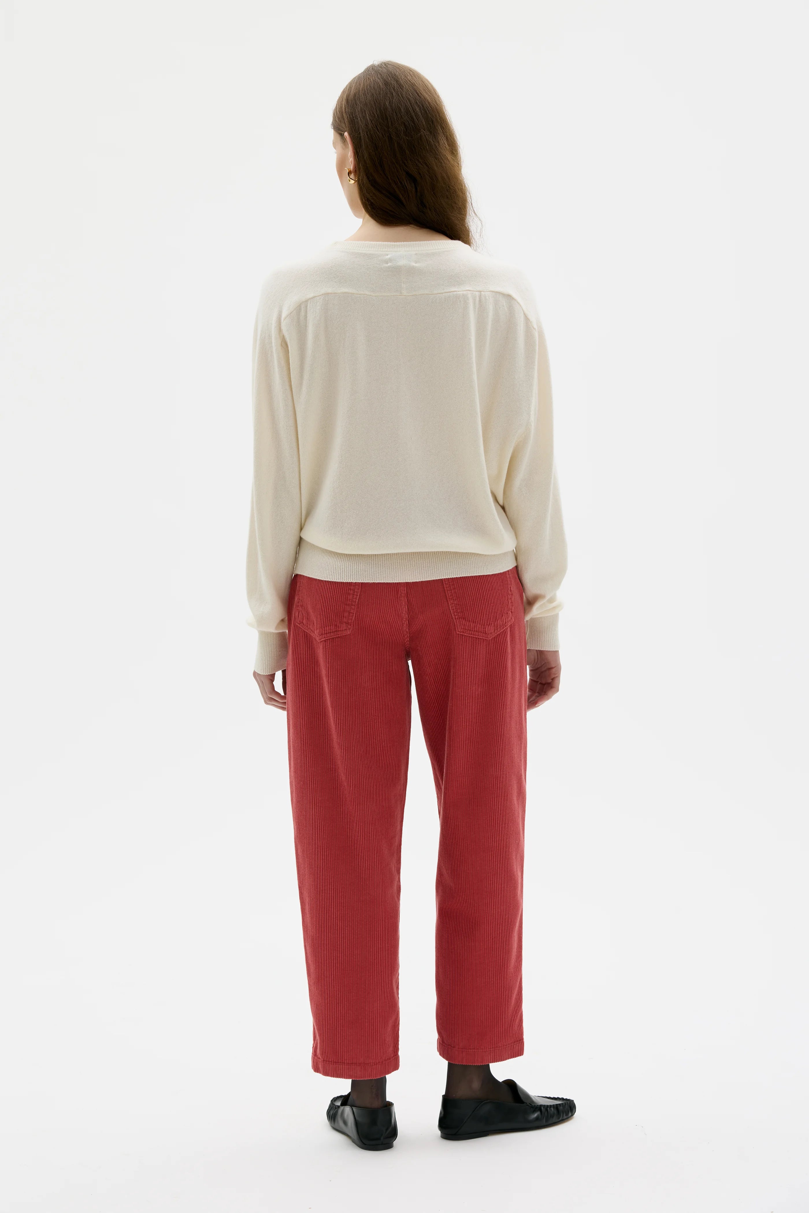 Lacy Cashmere Saddle Sleeve Sweater - White
Lacy kashmirtröja med sadelärm – vit