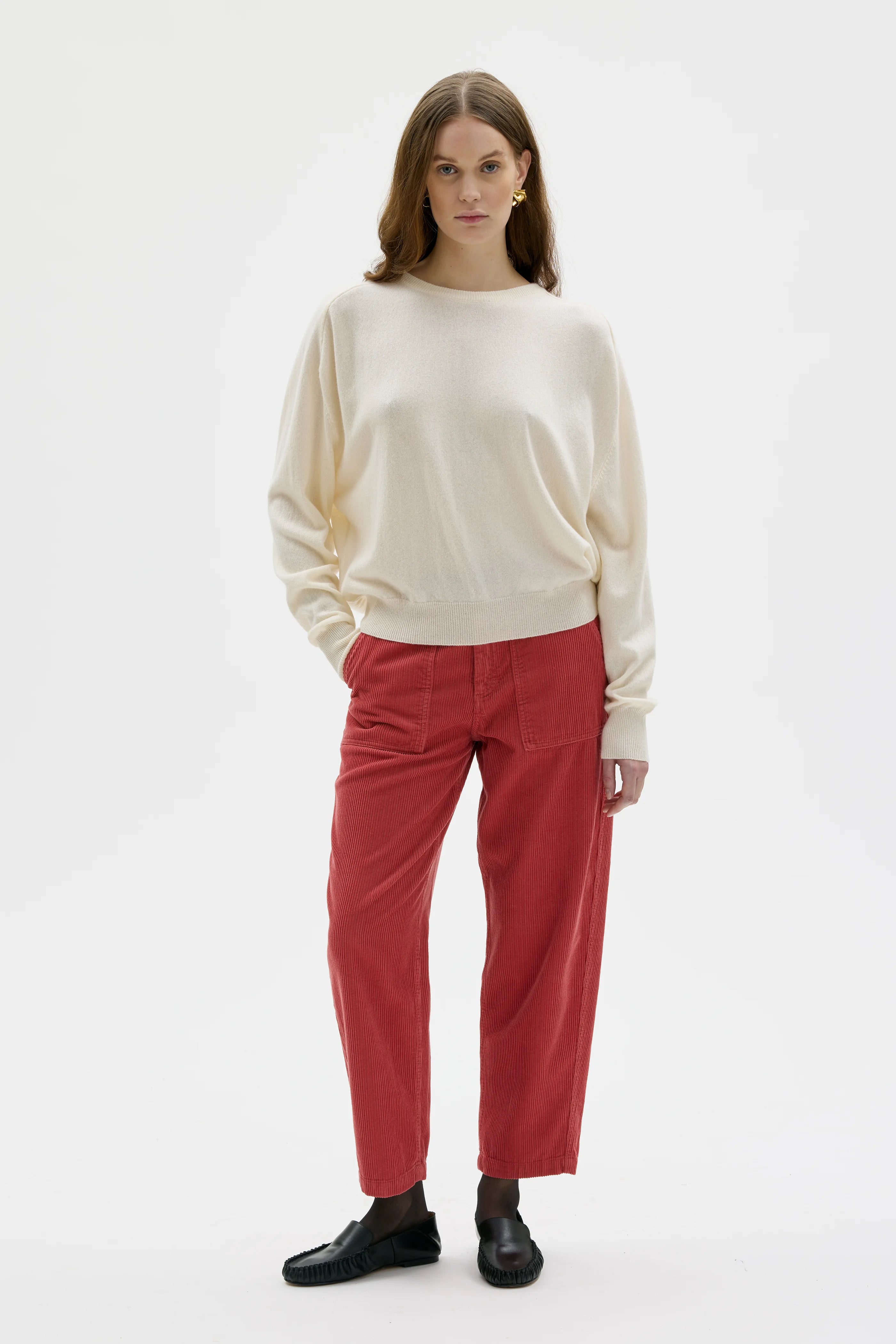 Lacy Cashmere Saddle Sleeve Sweater - White
Lacy kashmirtröja med sadelärm – vit