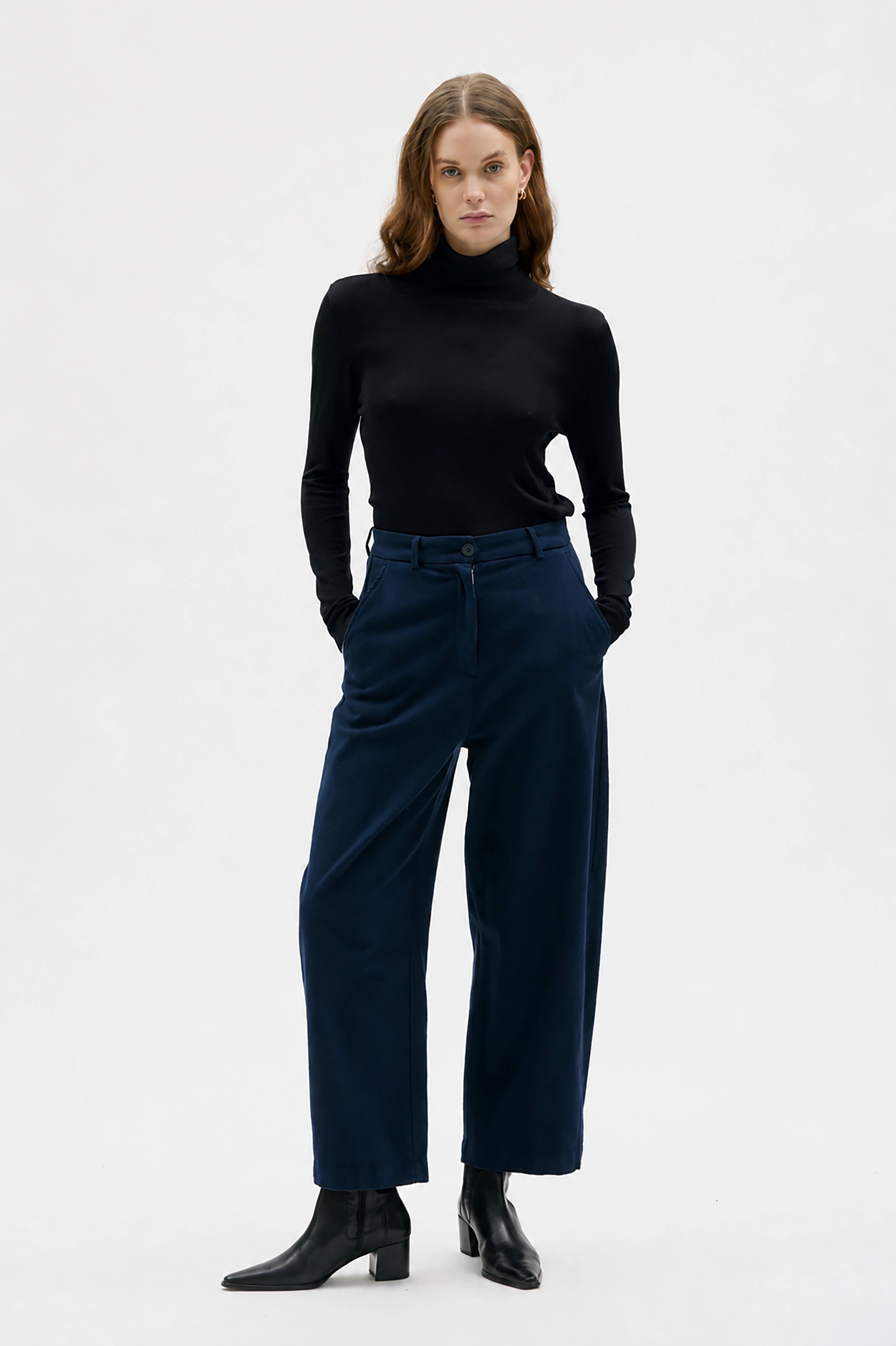 Loka Silk Cashmere Roll Neck Sweater - Black